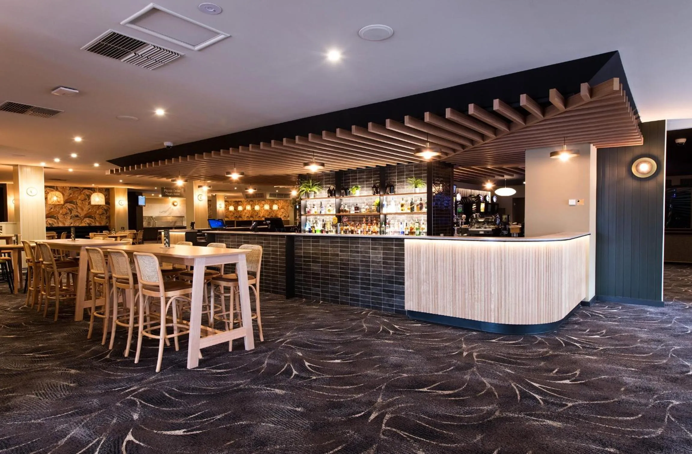 Restaurant/places to eat in Links Hotel