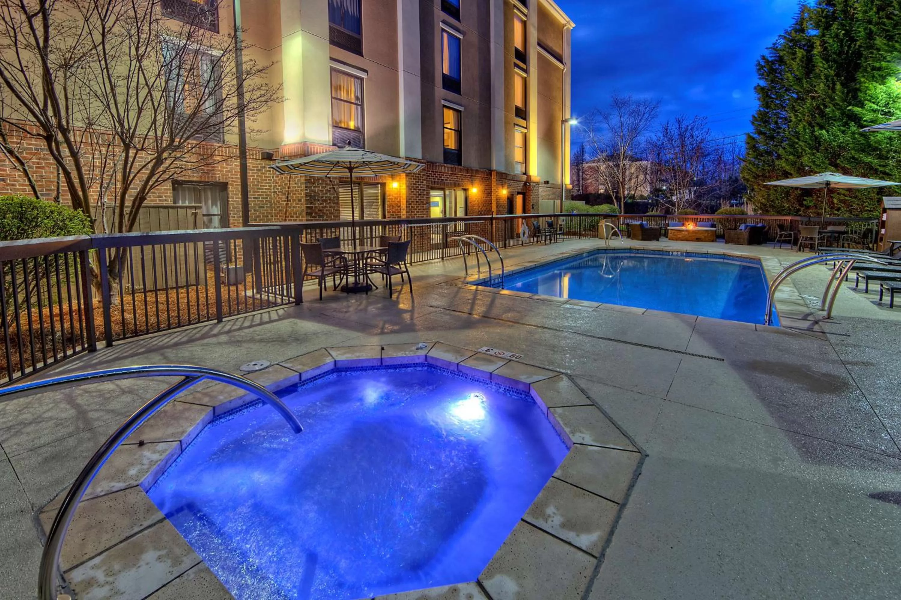 Pool view in Hampton Inn and Suites Asheville Airport
