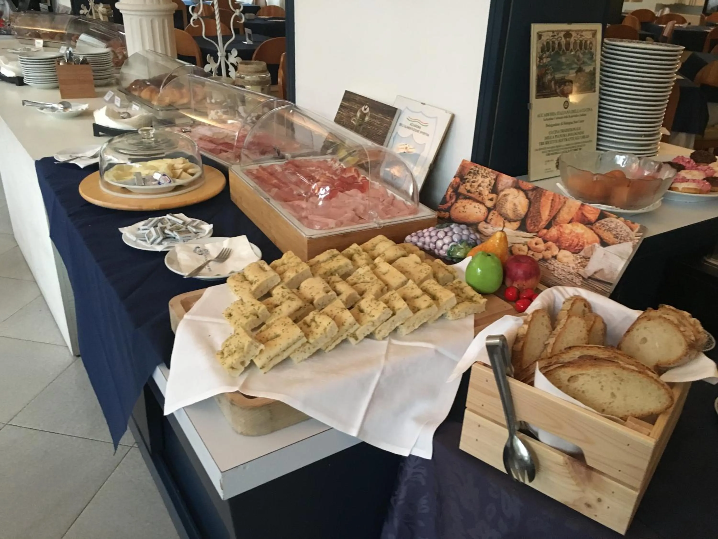 Buffet breakfast in G&D Mi.Ma Condhotel