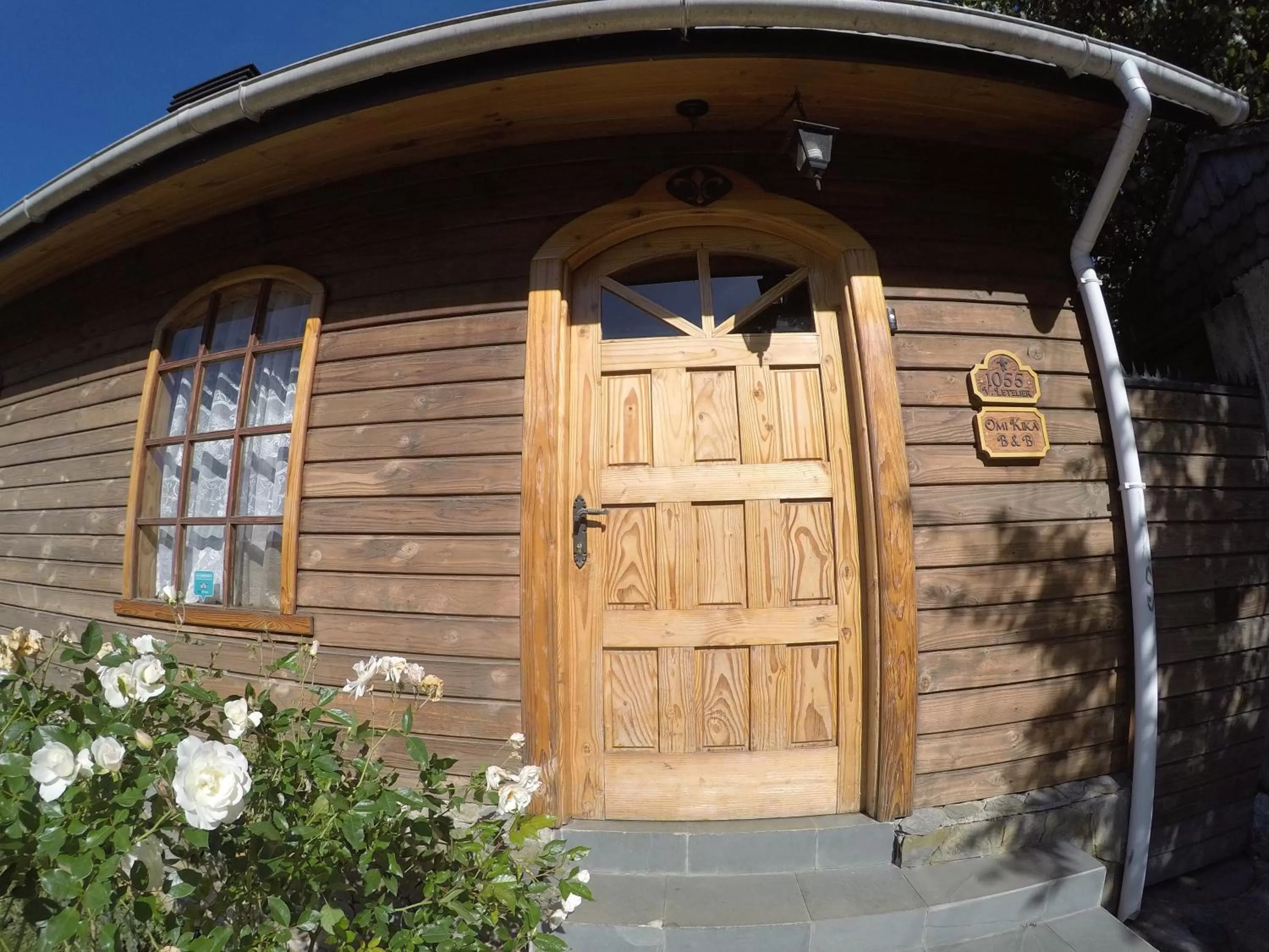 Facade/entrance in Omi Kika B&B