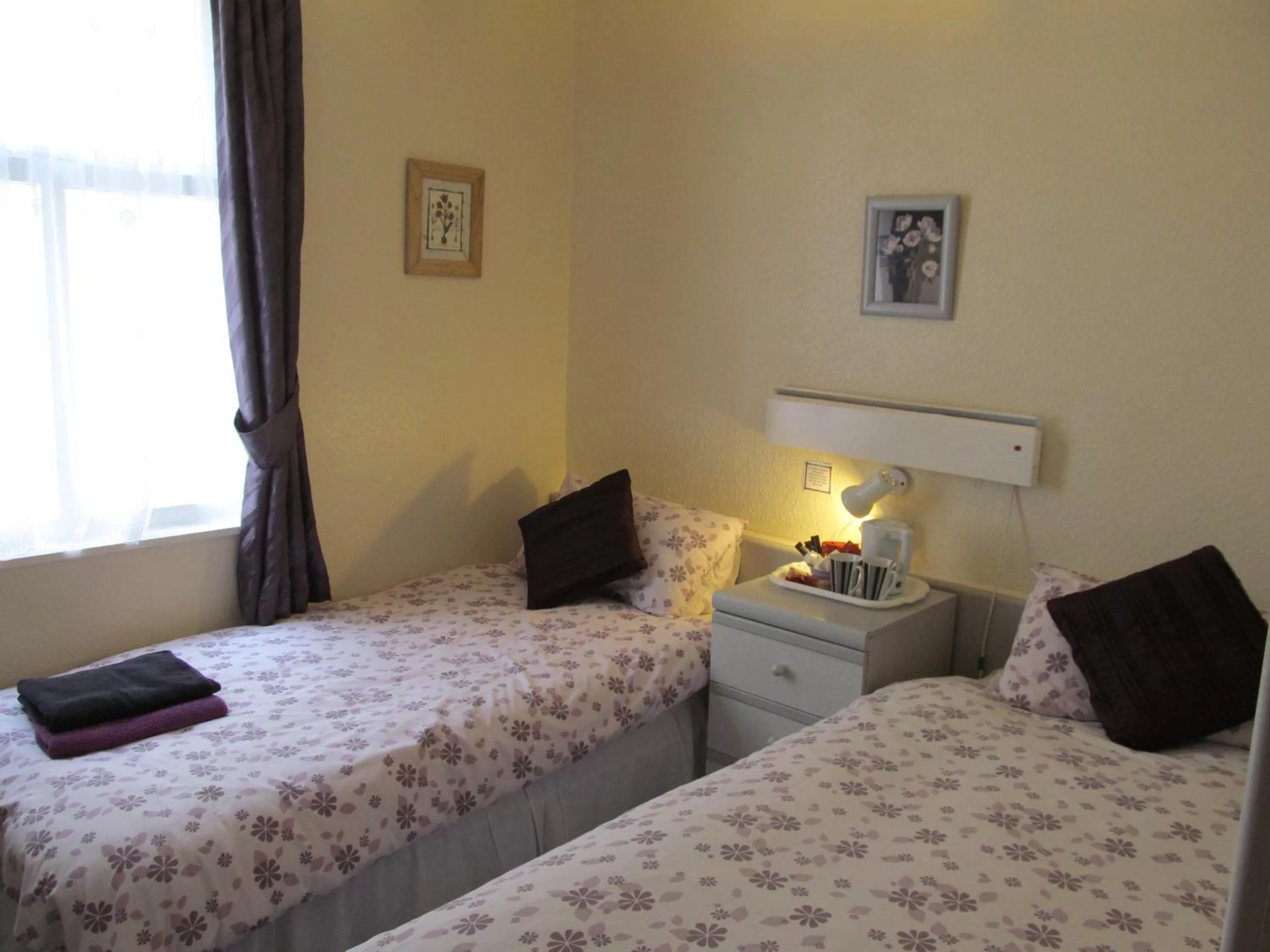 Bedroom, Bed in Alondra Hotel