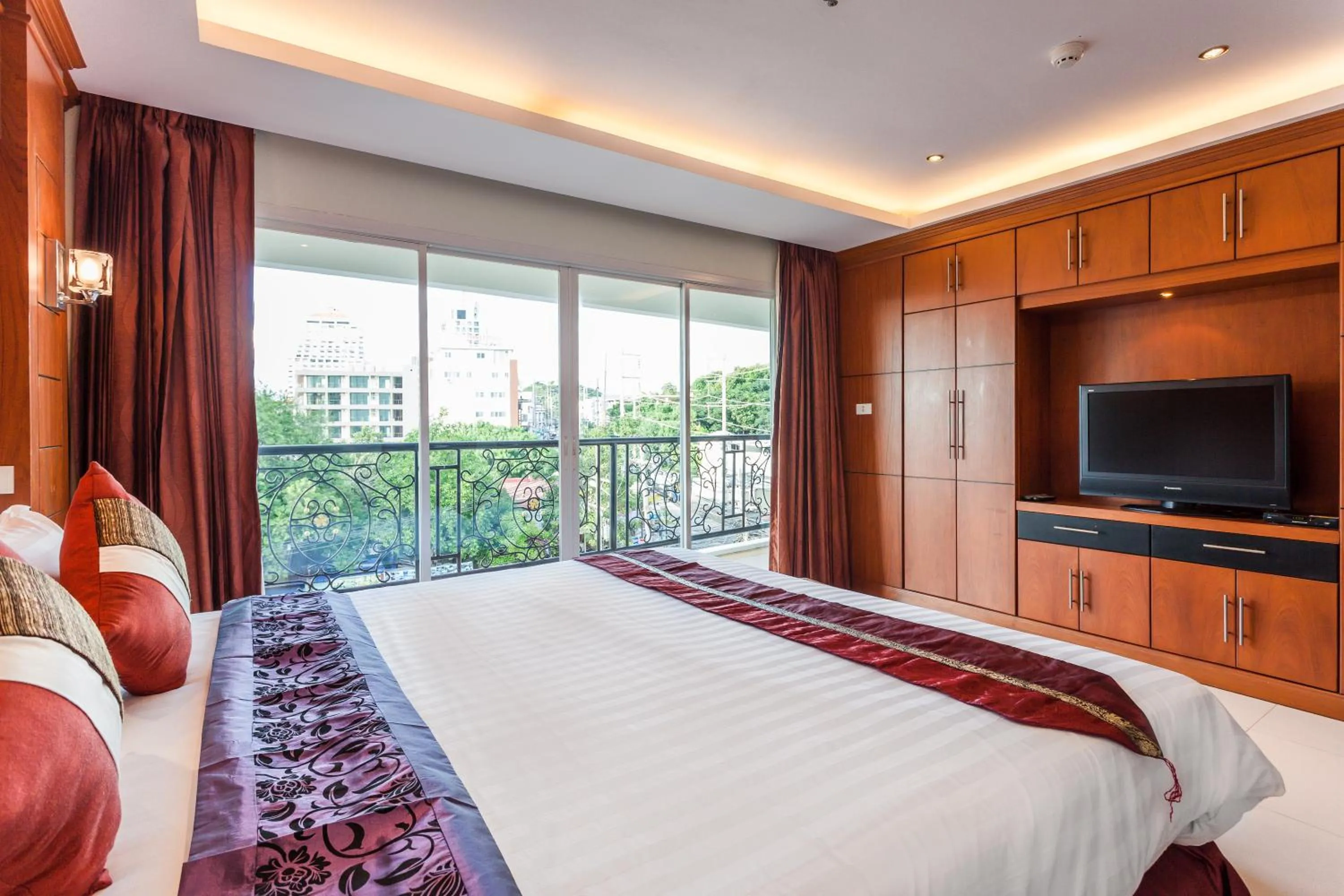 Bed in Tara Court Hotel