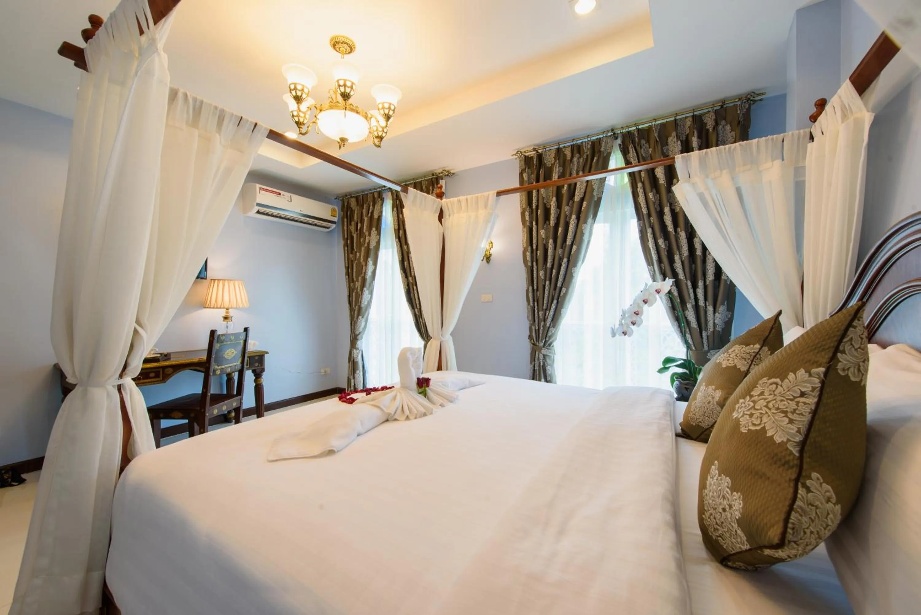 TV and multimedia, Bed in The Velvet Orchid