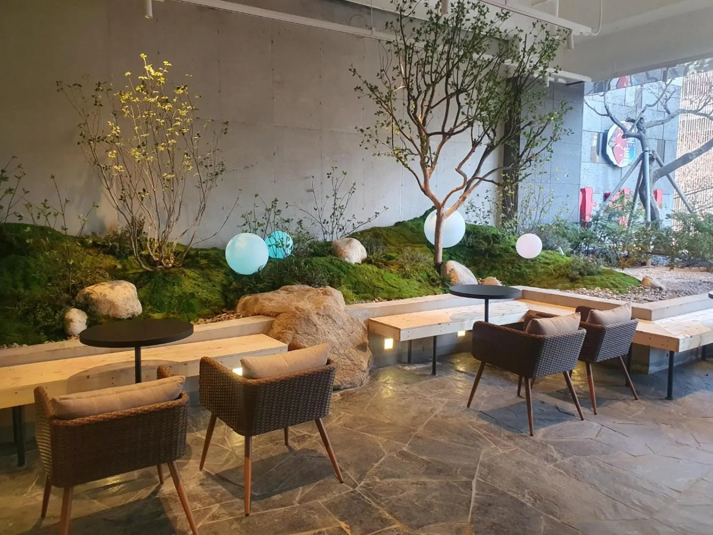 Restaurant/places to eat in Busan Business Hotel