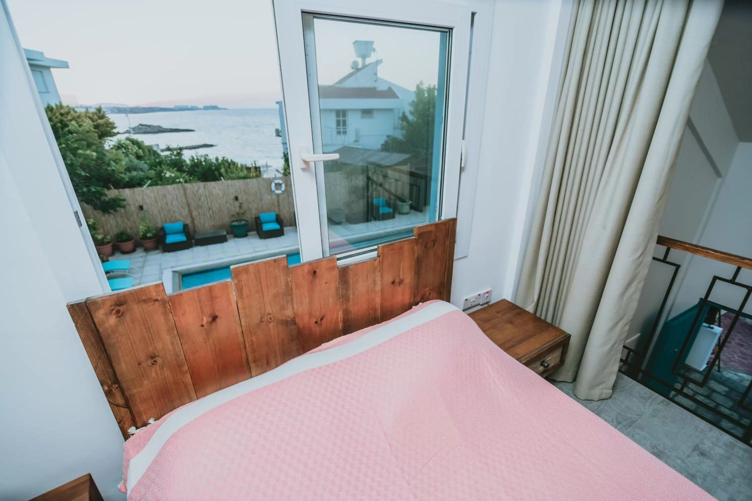 Bed in Sunside Inn Hotel