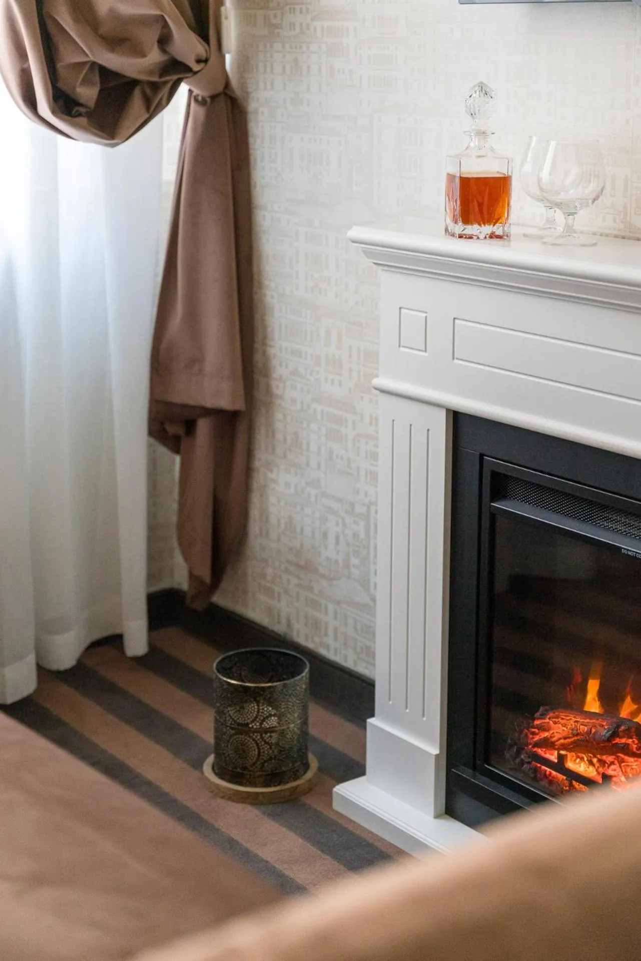 flat iron in Albergo Rossini 1936 Small & Charming