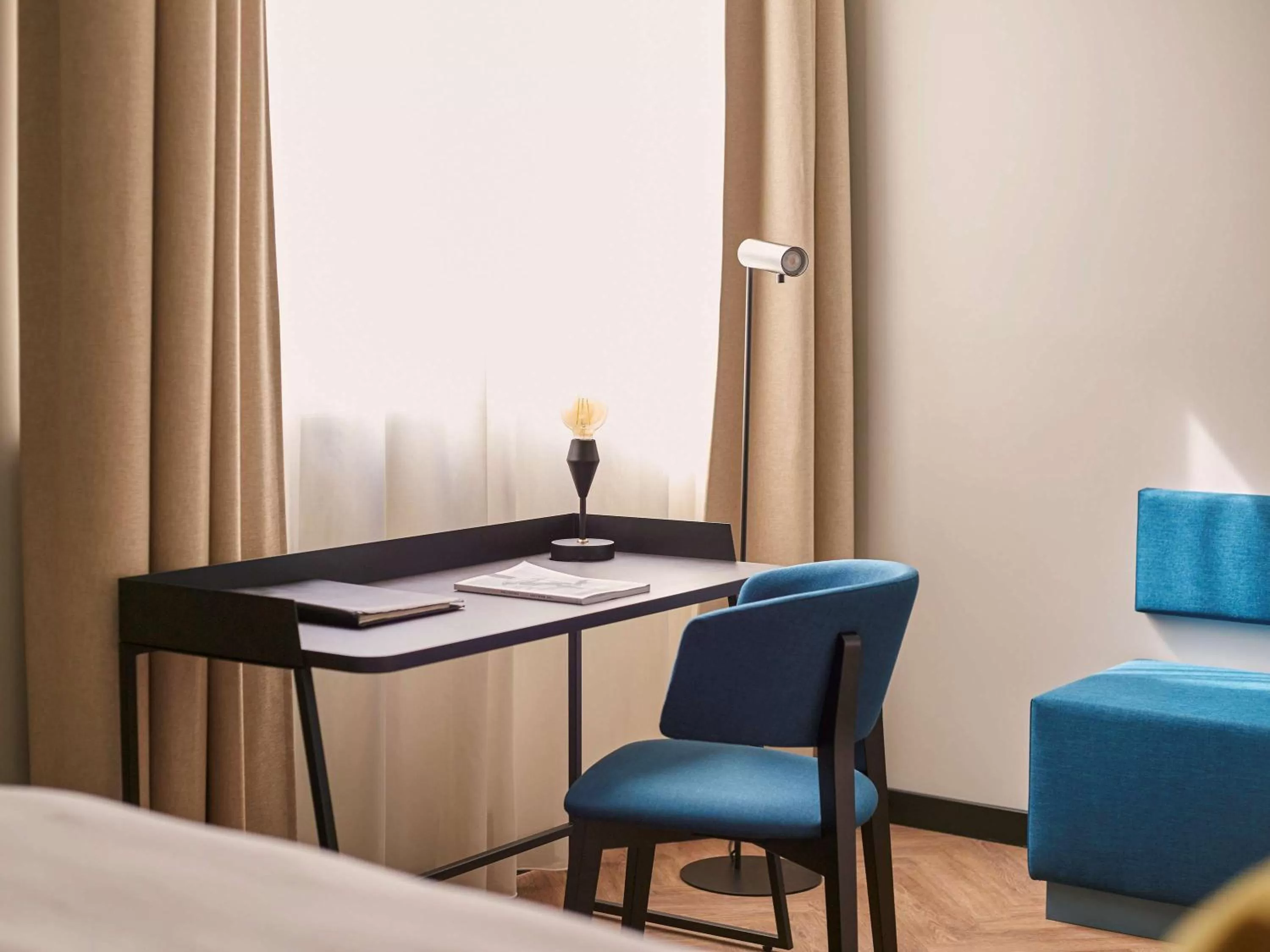 Photo of the whole room, Bed in Hotel Mondial am Dom Cologne MGallery