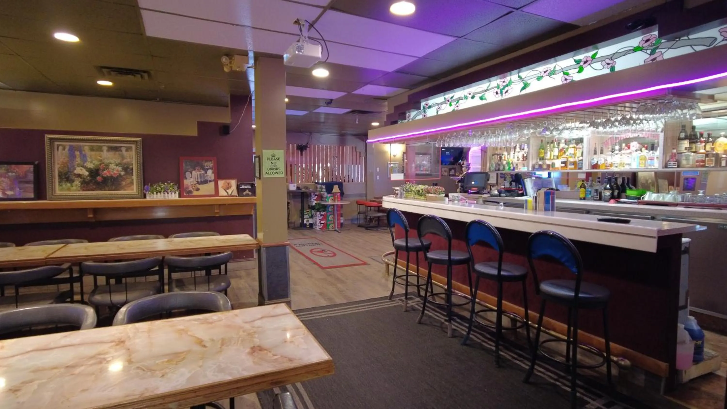 Lounge or bar in Sundre Motor Inn