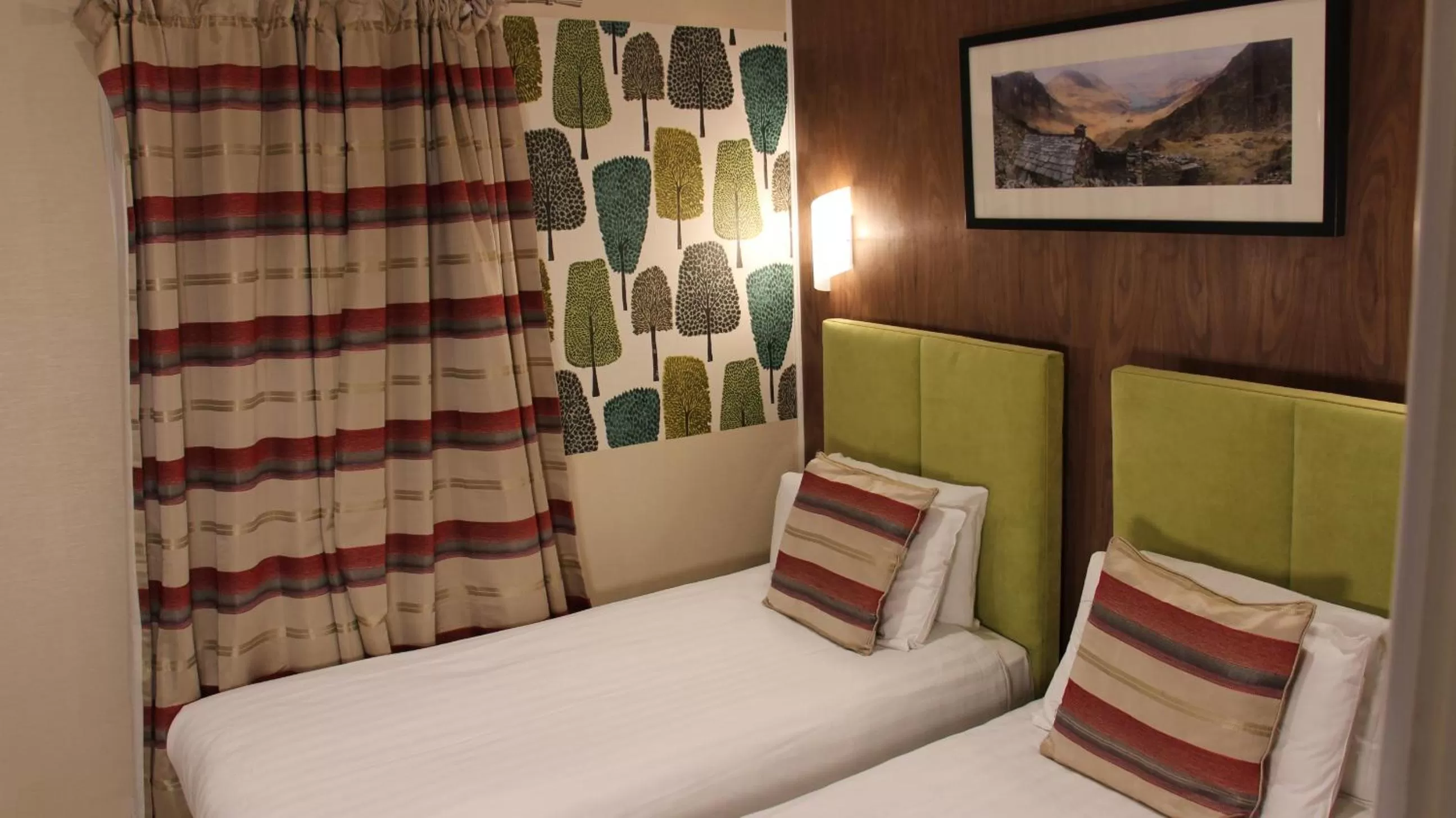 Twin Room with Private Bathroom in Cheshire Hotel Central London