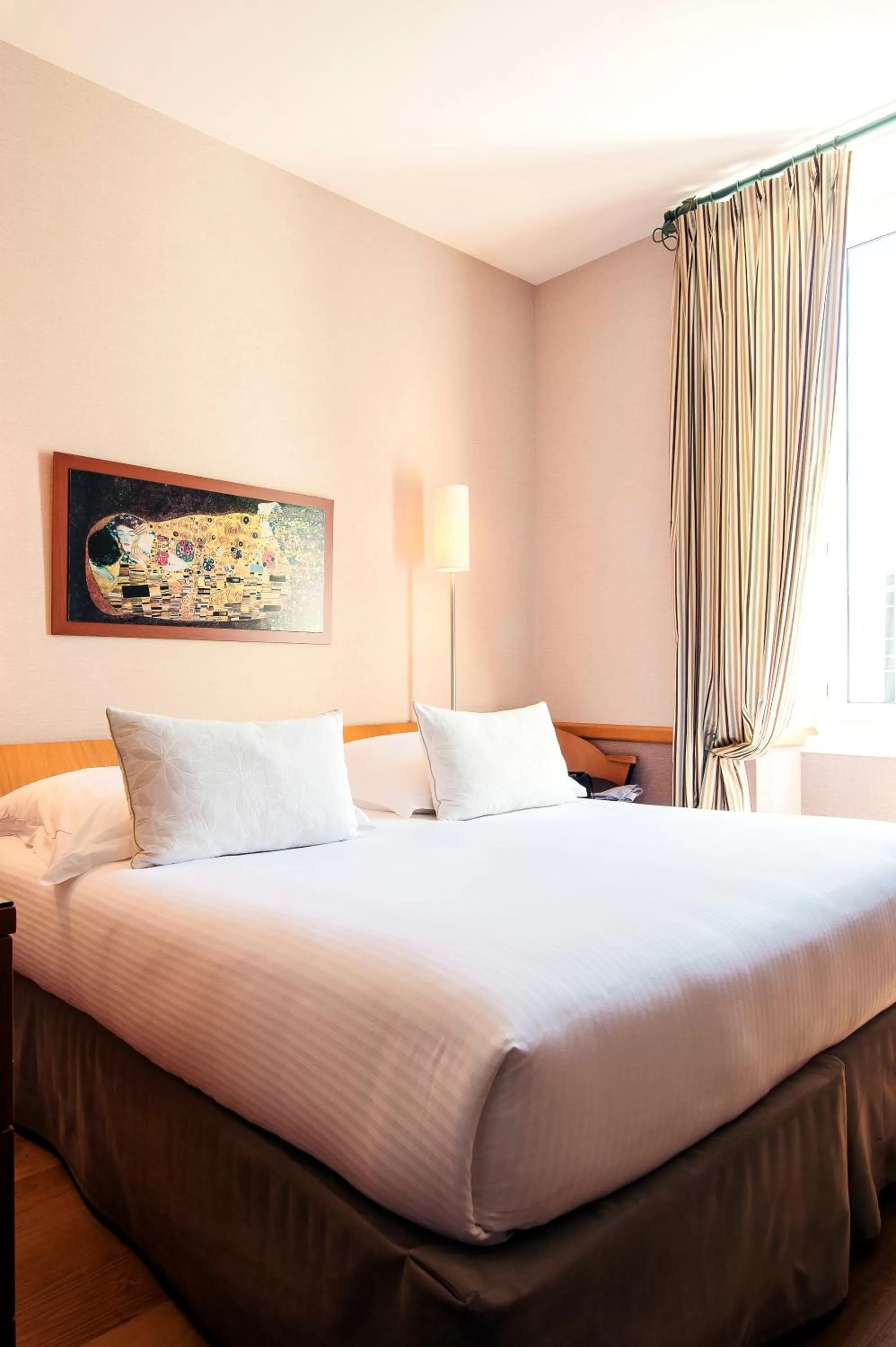 Bedroom, Bed in Hôtel Au Logis des Remparts