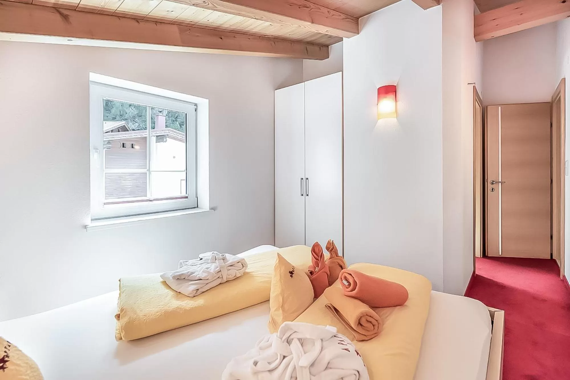 Bedroom, Bed in Apart Relax