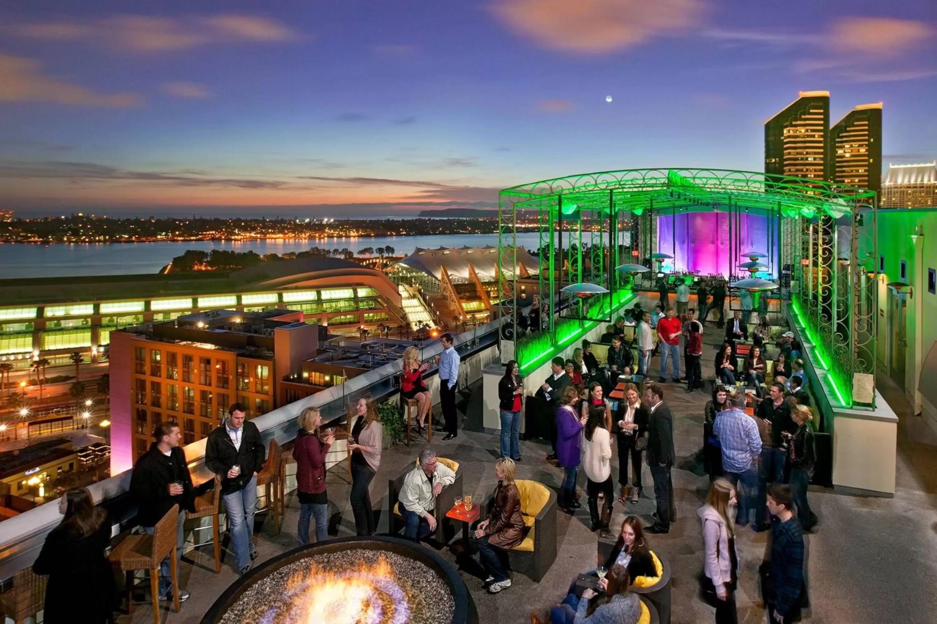 Lounge or bar in San Diego Marriott Gaslamp Quarter