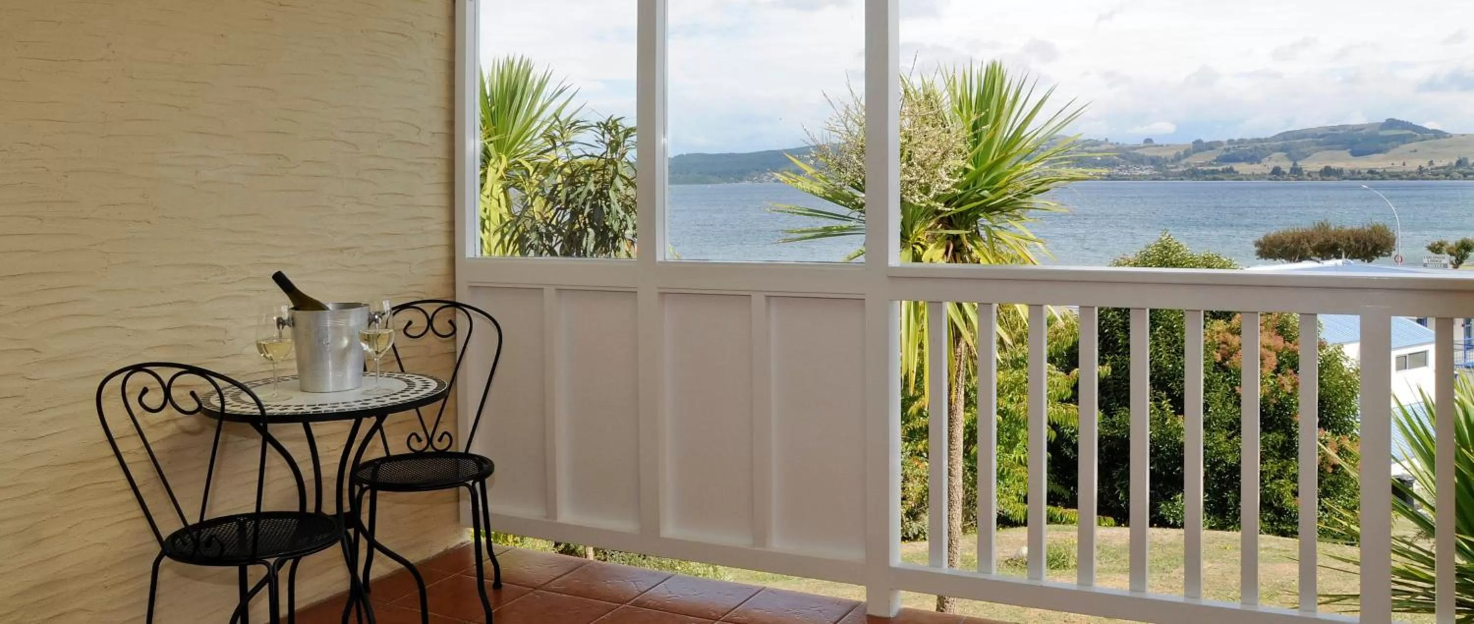 Day in Baycrest Thermal Lodge