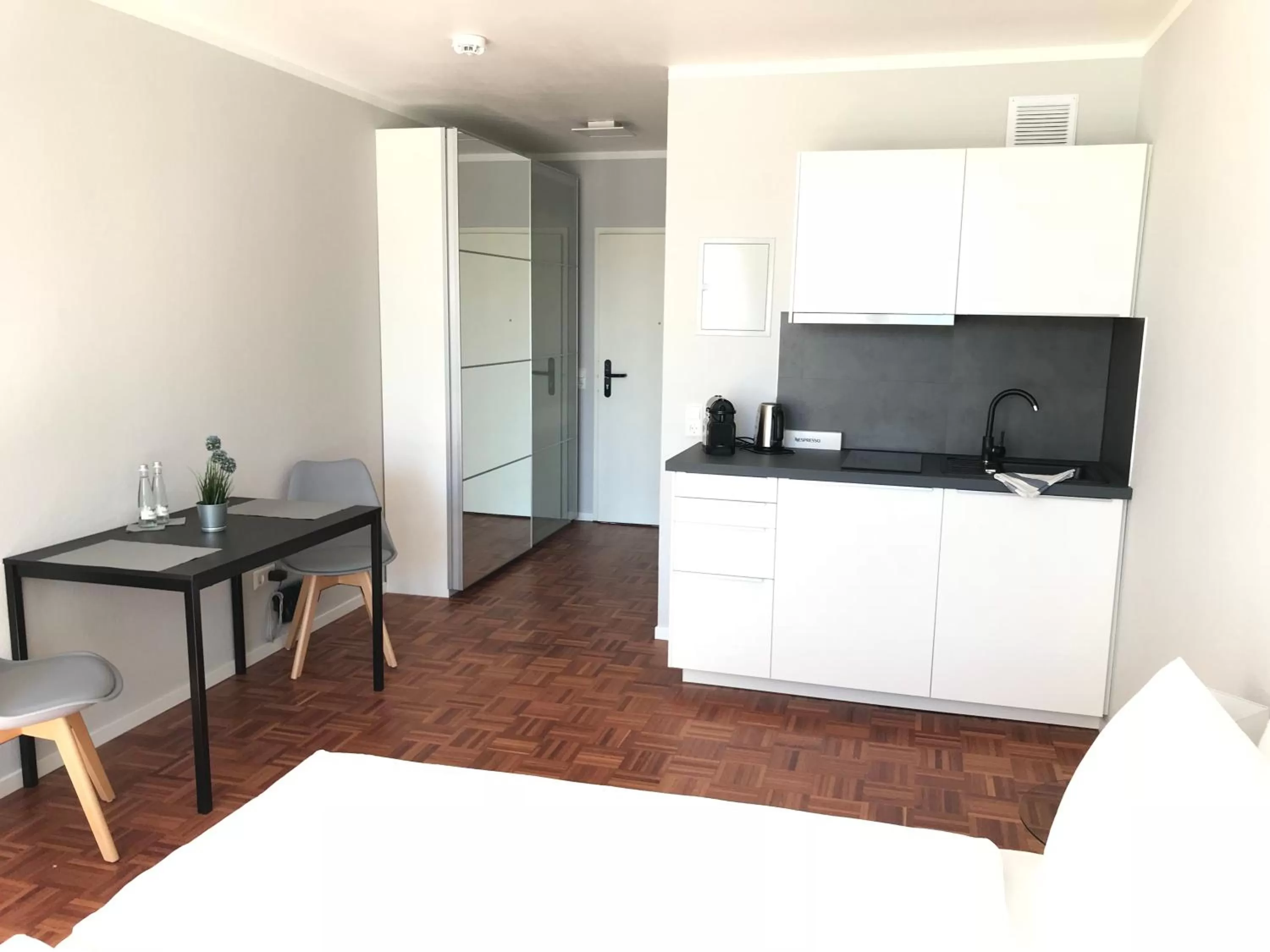 Kitchen or kitchenette, Kitchen/Kitchenette in Hometown-Apartments