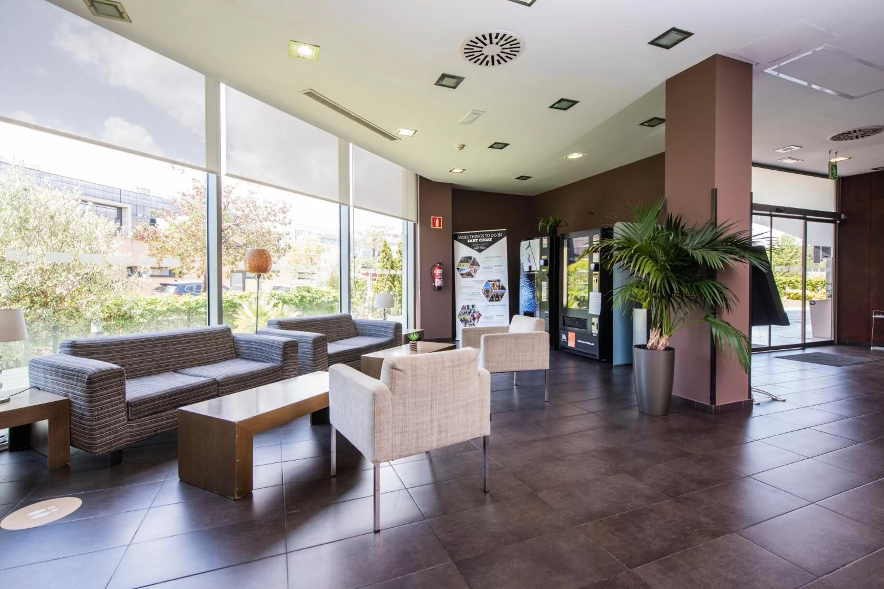 Lobby or reception in Holiday Inn Express Sant Cugat by IHG