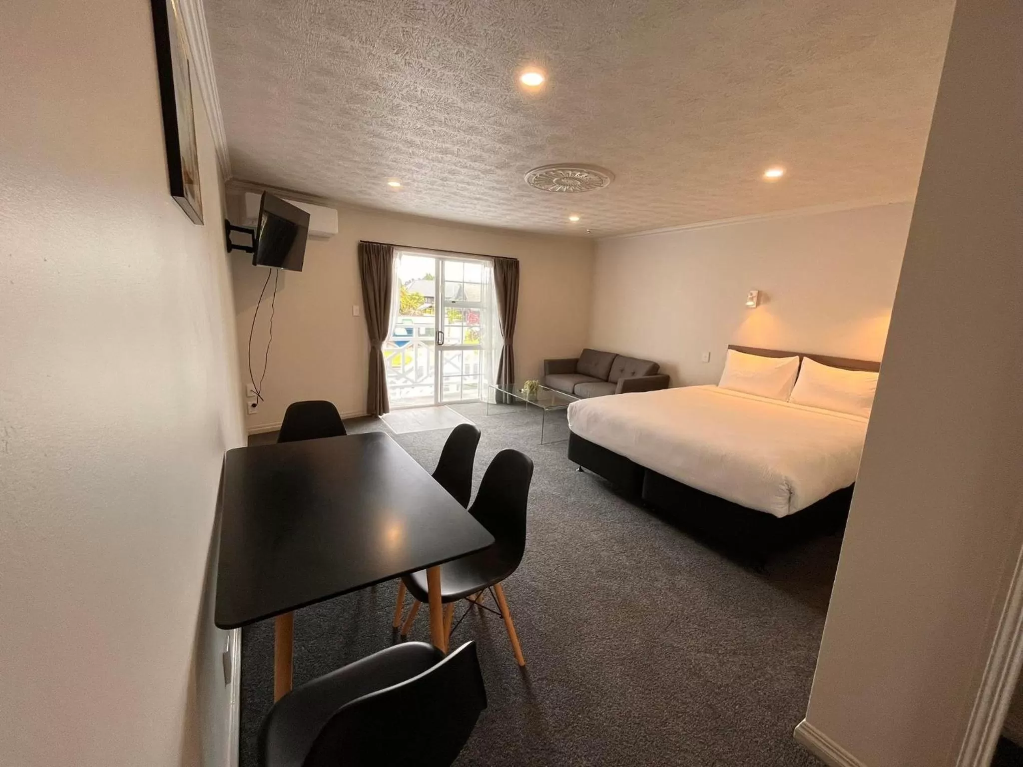Photo of the whole room, Bed in Ashleigh Court Motel