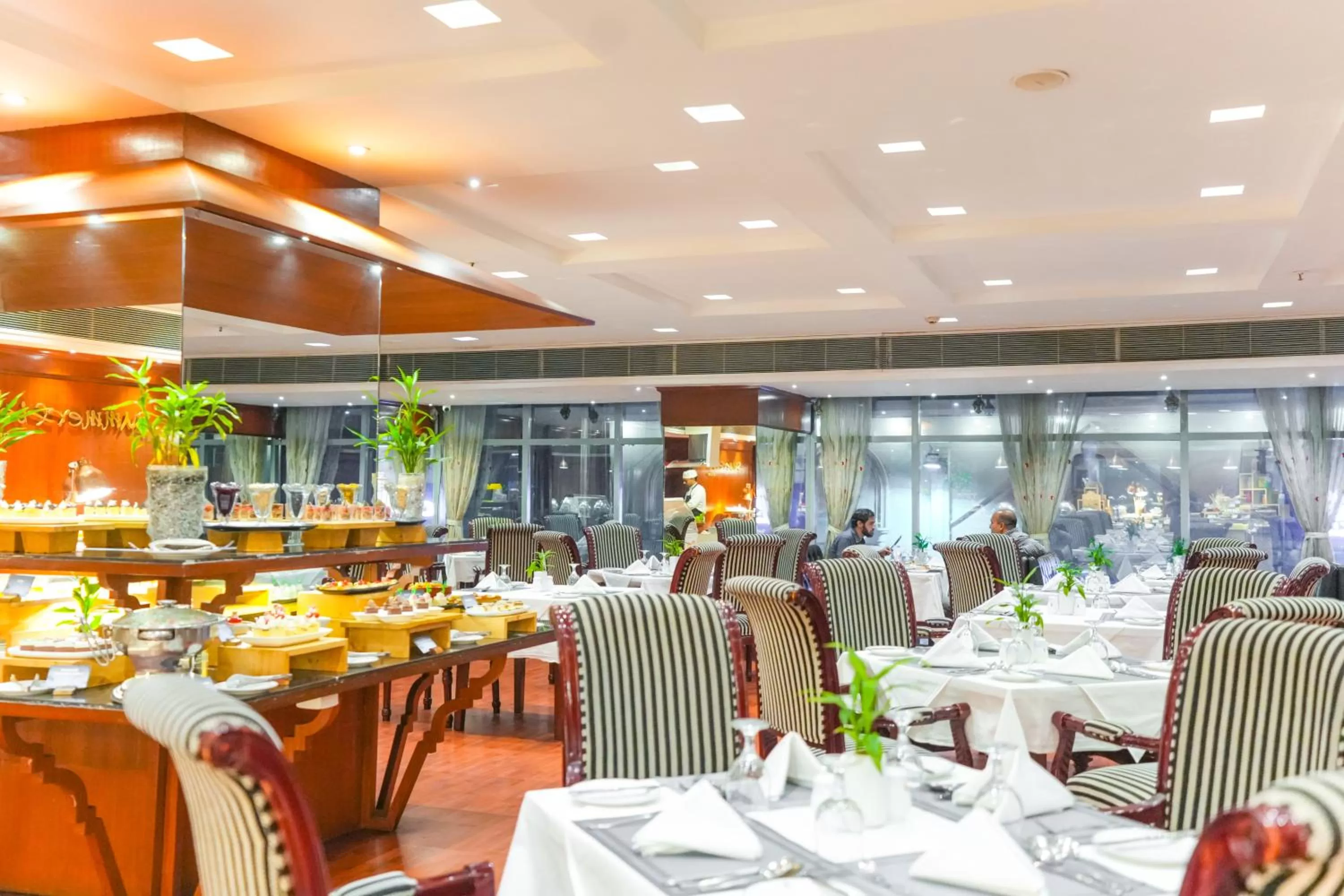 Restaurant/places to eat in Hotel Sarina