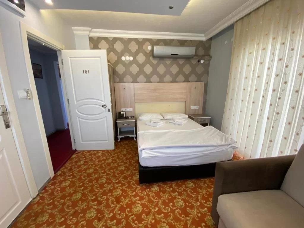 Photo of the whole room, Bed in Sakran Hotel
