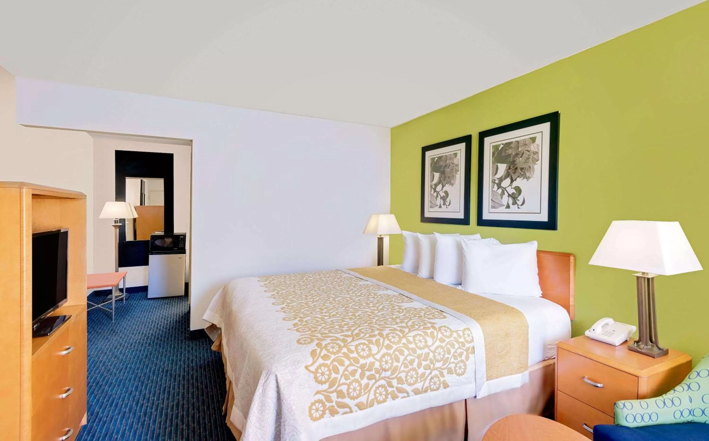 Photo of the whole room in Days Inn by Wyndham Easton