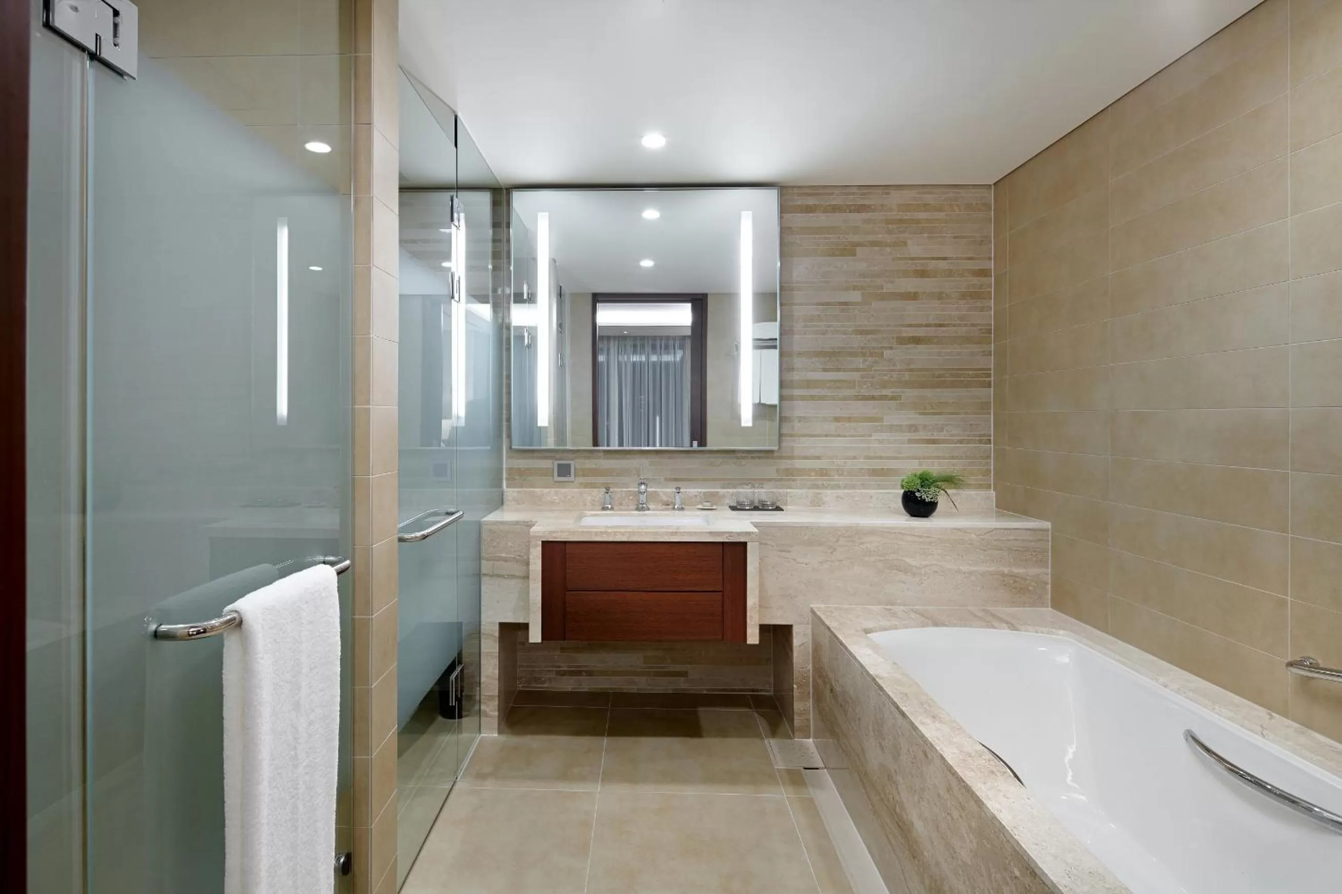 Superior Suite Double Room in LOTTE City Hotel Ulsan