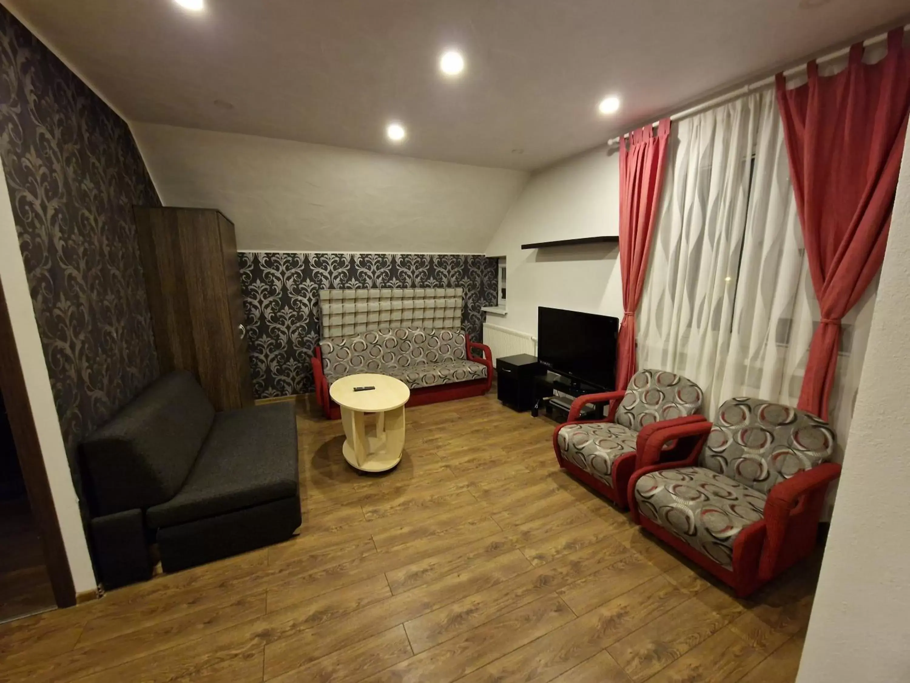 Family Room with Balcony in KALIDA Rooms for rent Family Room with Balcony in KALIDA Rooms for rent