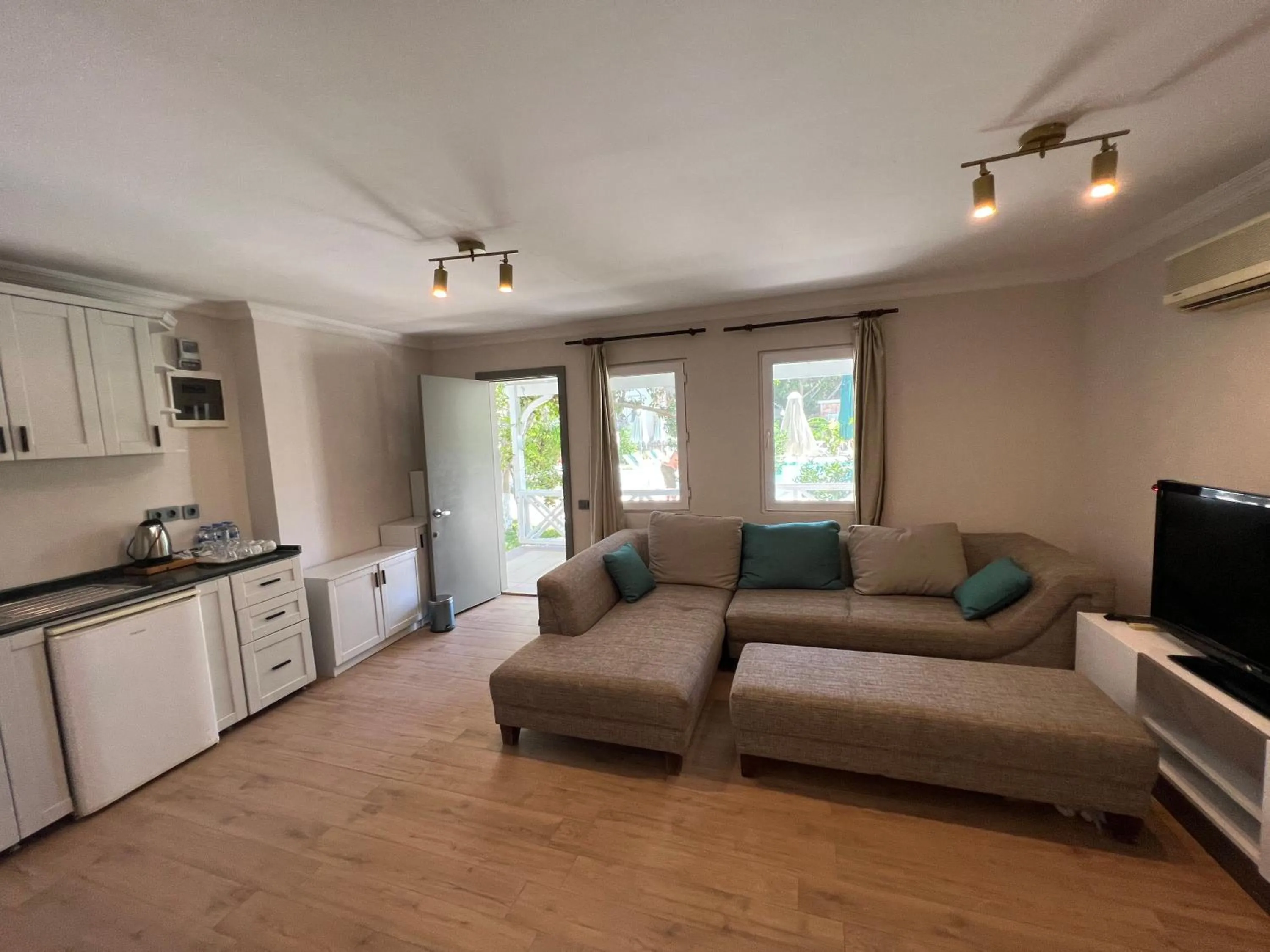 Kitchen or kitchenette in Moonshine Hotel & Suites