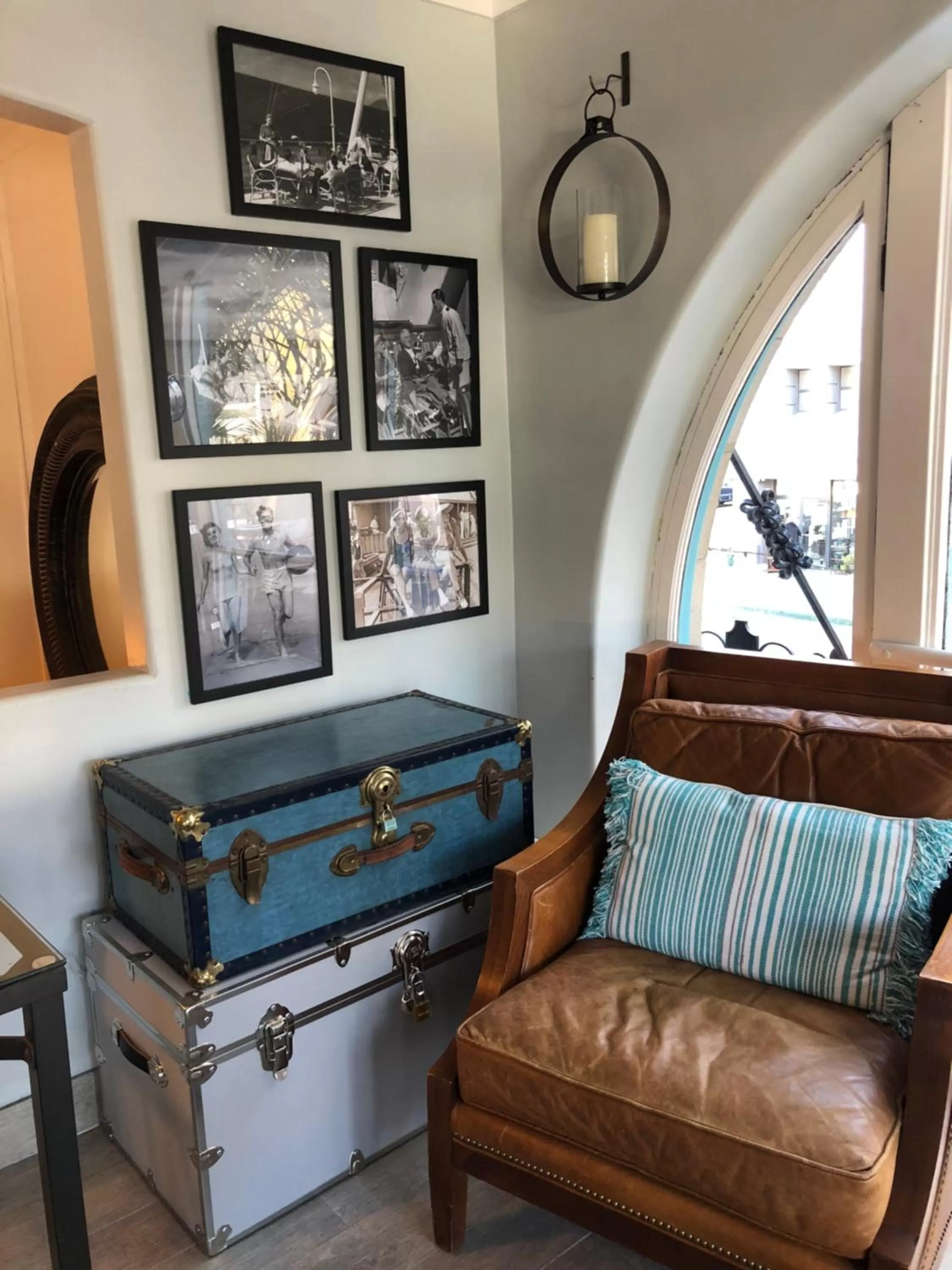 Communal lounge/ TV room in Broadlind Hotel