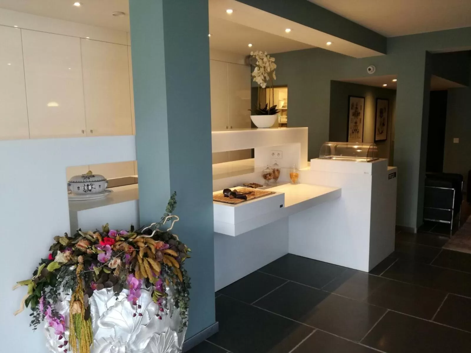 Kitchen or kitchenette in B&B Saint-Georges -Located in the city centre of Bruges-