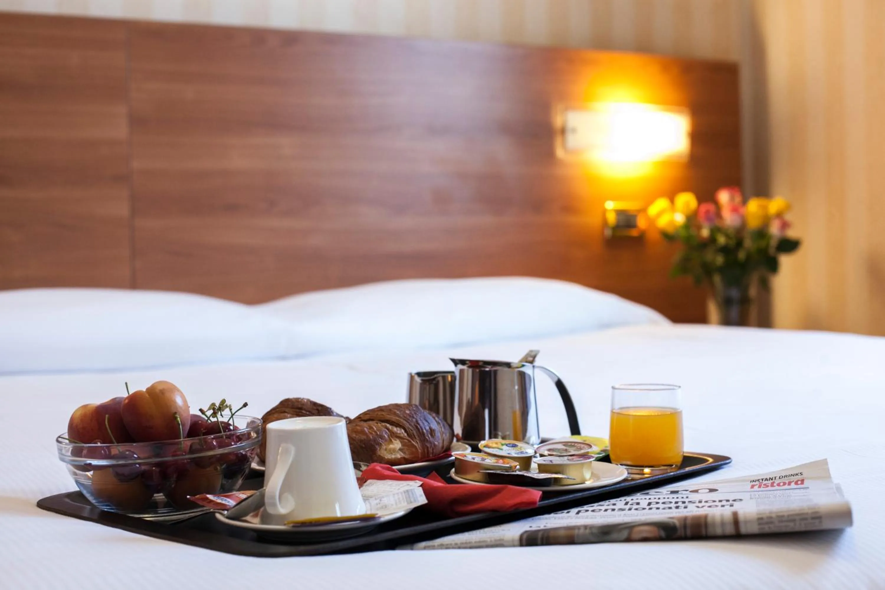 Breakfast, Bed in Hotel 2C