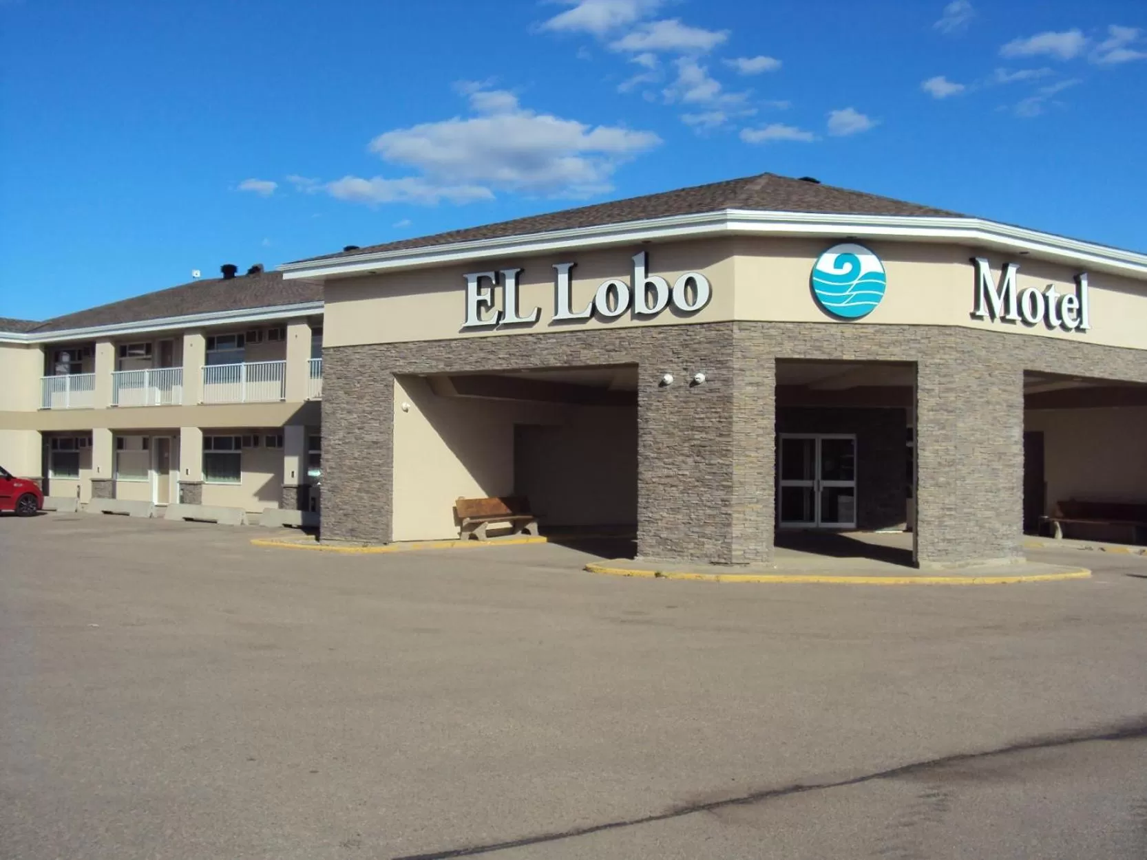 Property building in El Lobo Motel