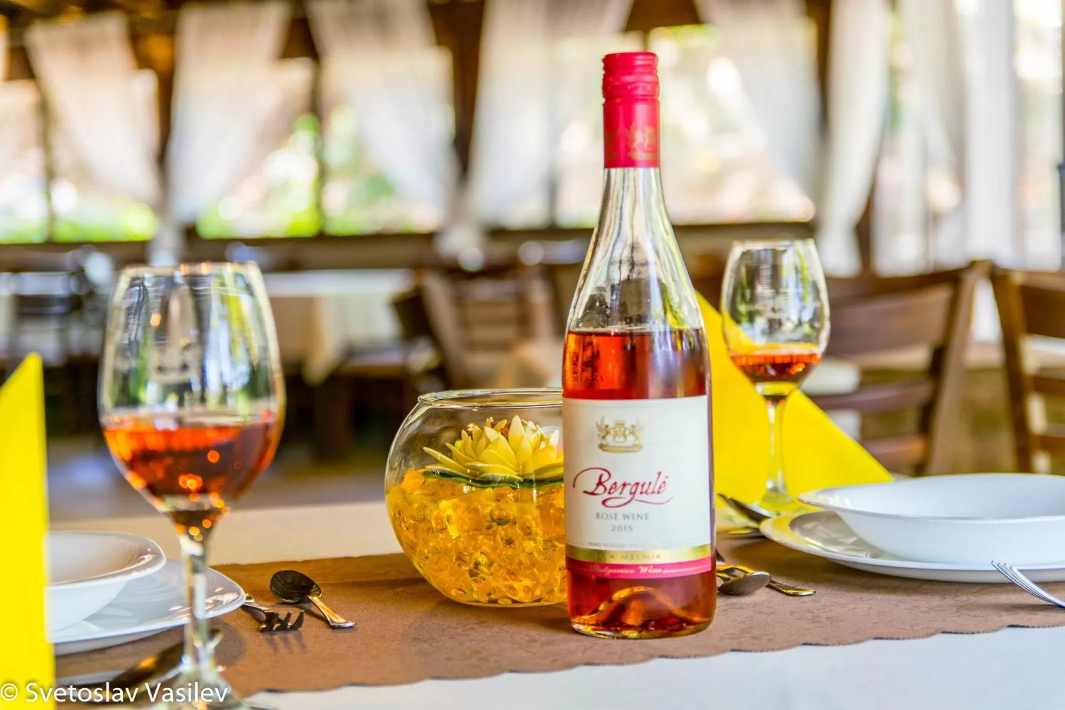 Restaurant/places to eat in Eco Hotel Momata