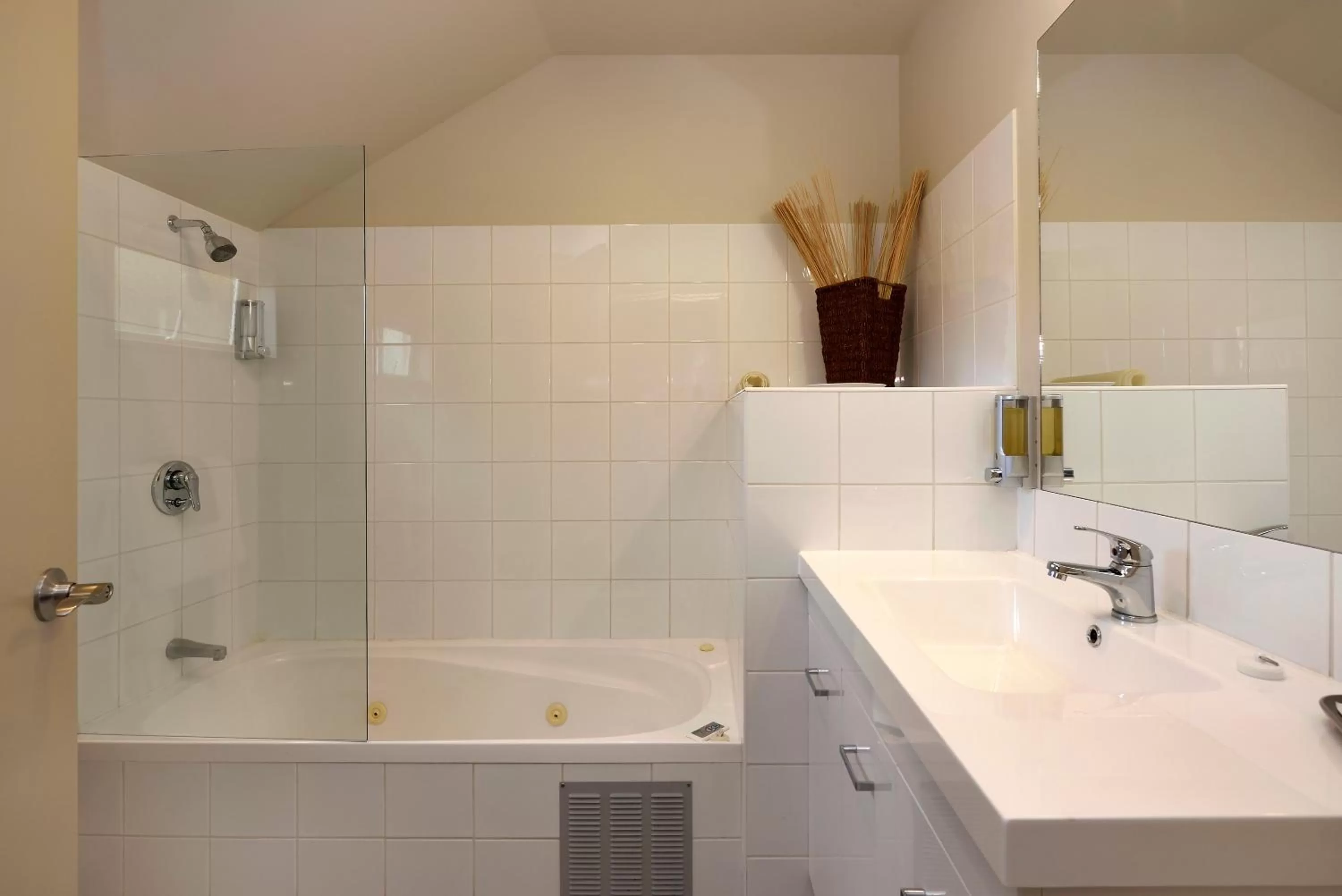 Bathroom in 171 On High Motel