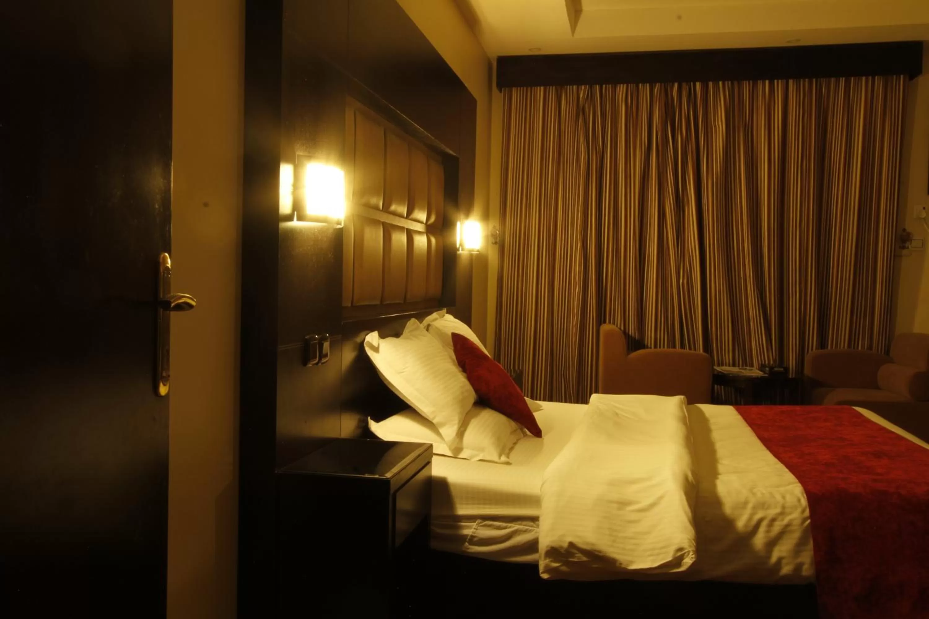 Bed in Manazel Al Hamra Apartment 2