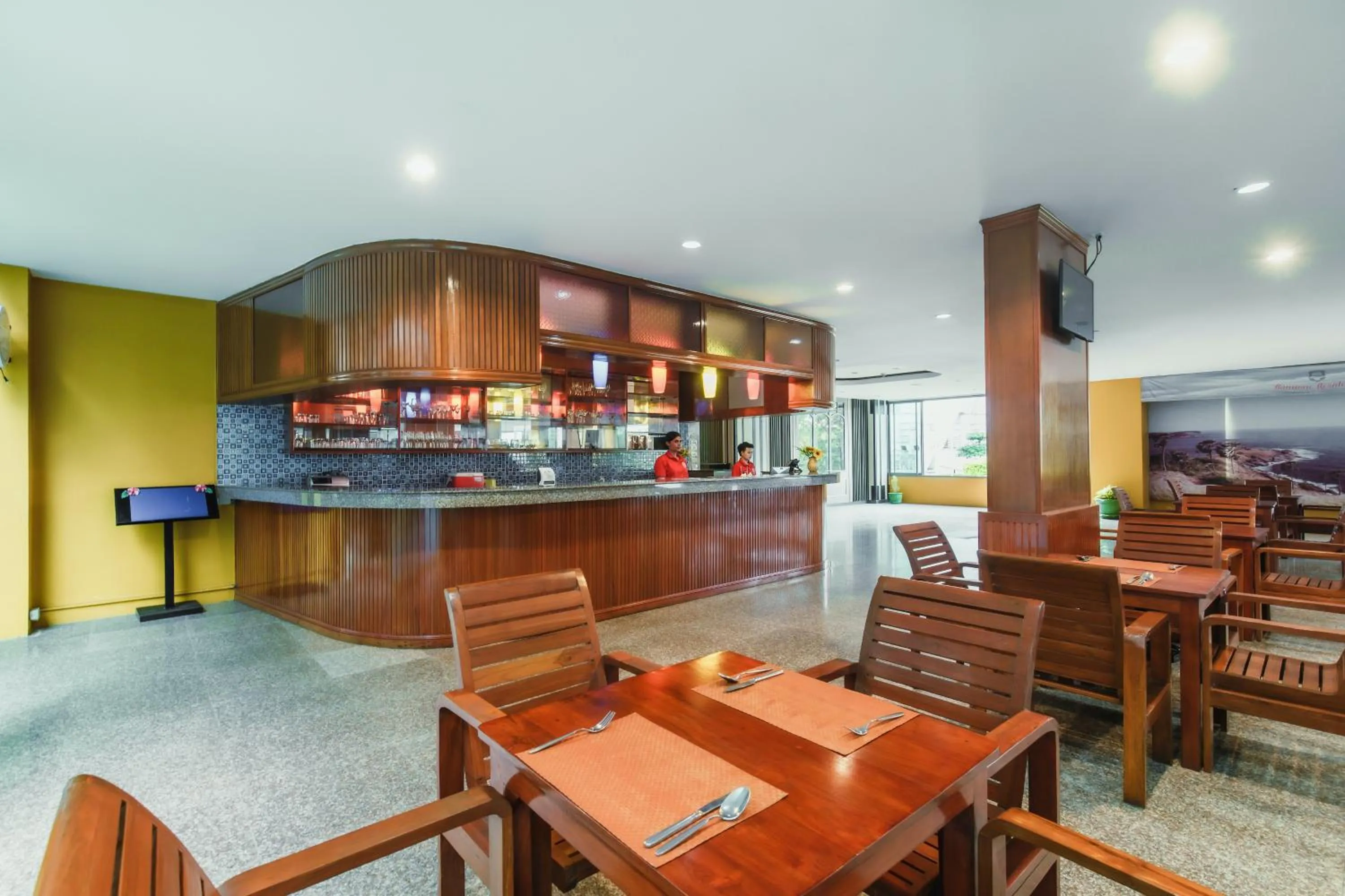 Restaurant/places to eat in Elite Suites Patong