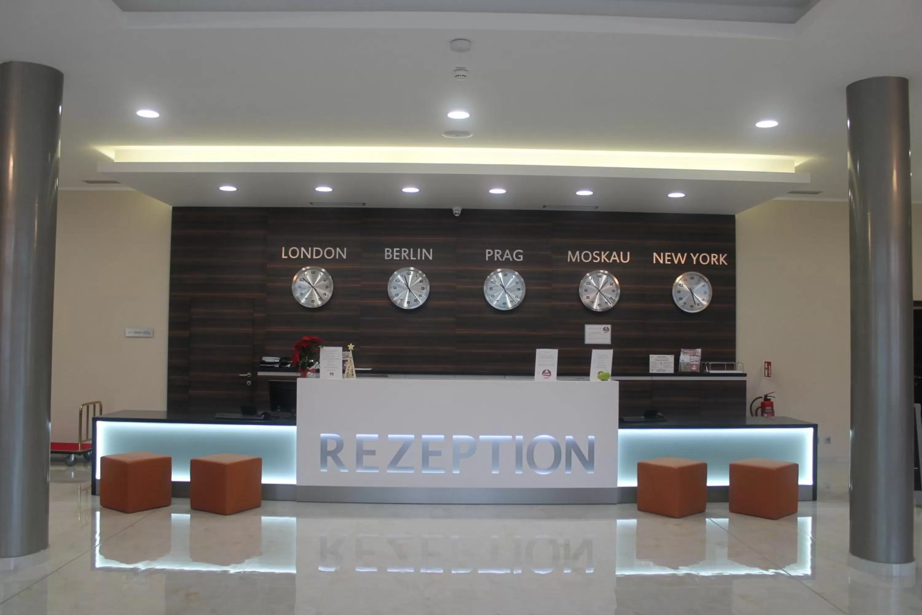 Lobby or reception in Kurhotel Pyramide Sibyllenbad
