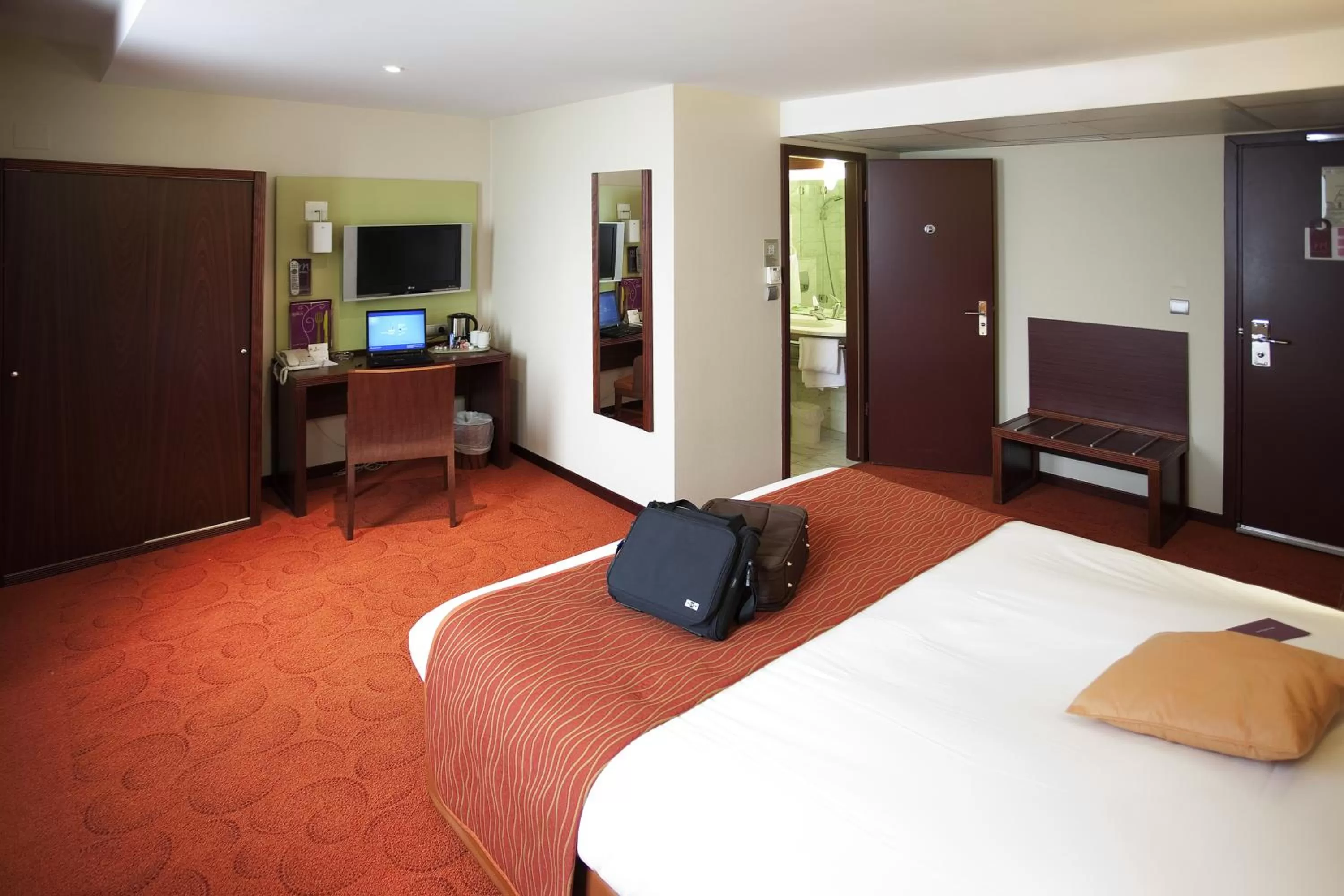 Photo of the whole room, Bed in Mercure Strasbourg Centre Gare