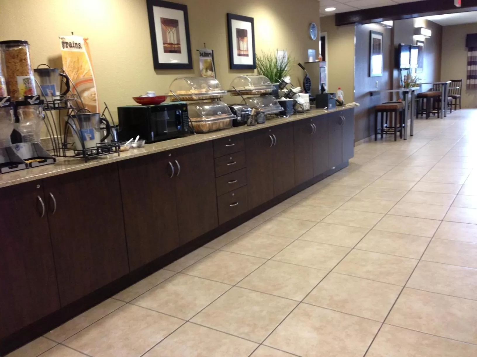 Continental breakfast in Microtel Inn & Suites by Wyndham Harrisonburg