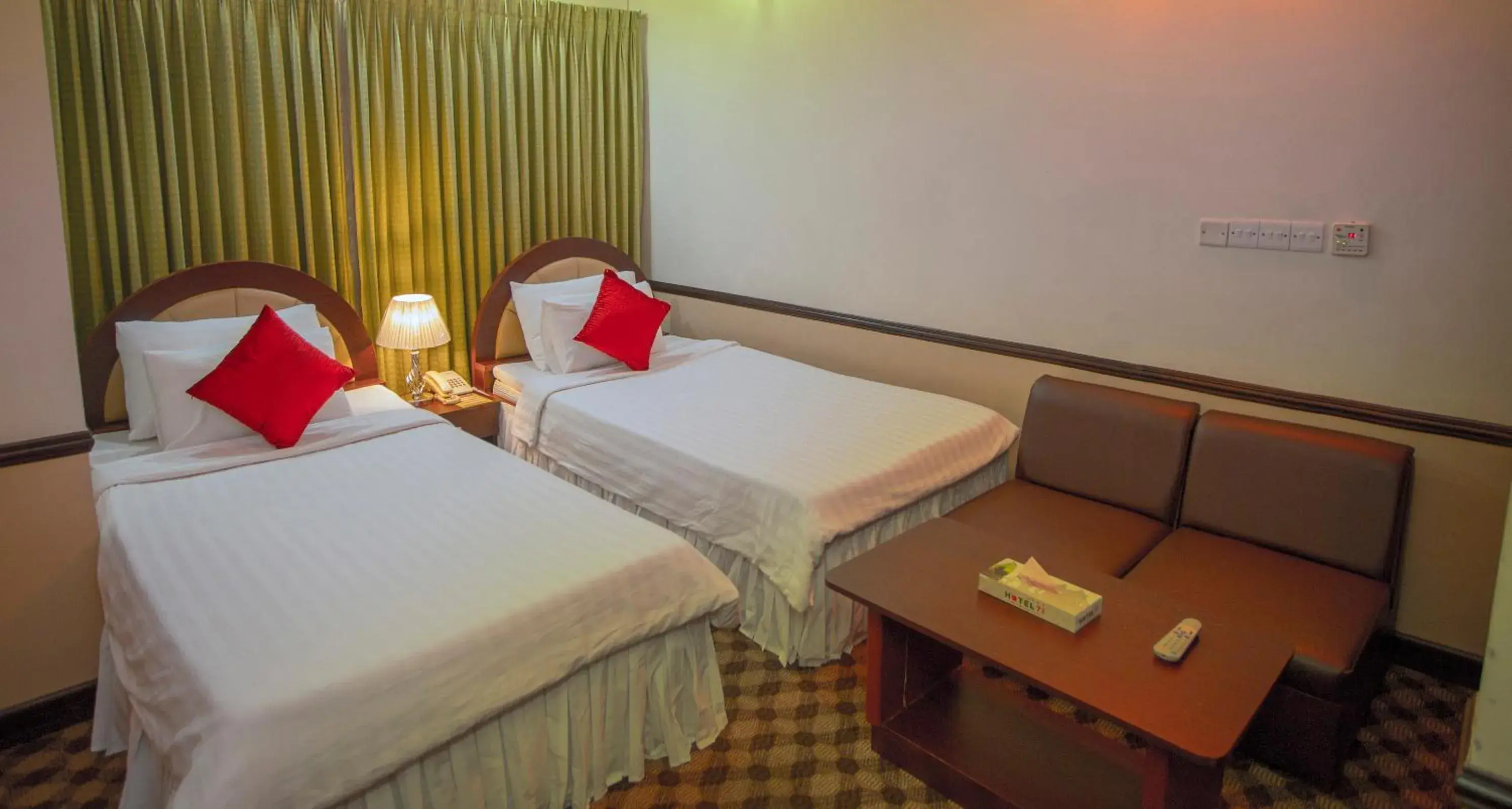 Deluxe Twin Room - single occupancy in Hotel 71 Deluxe Twin Room - single occupancy in Hotel 71