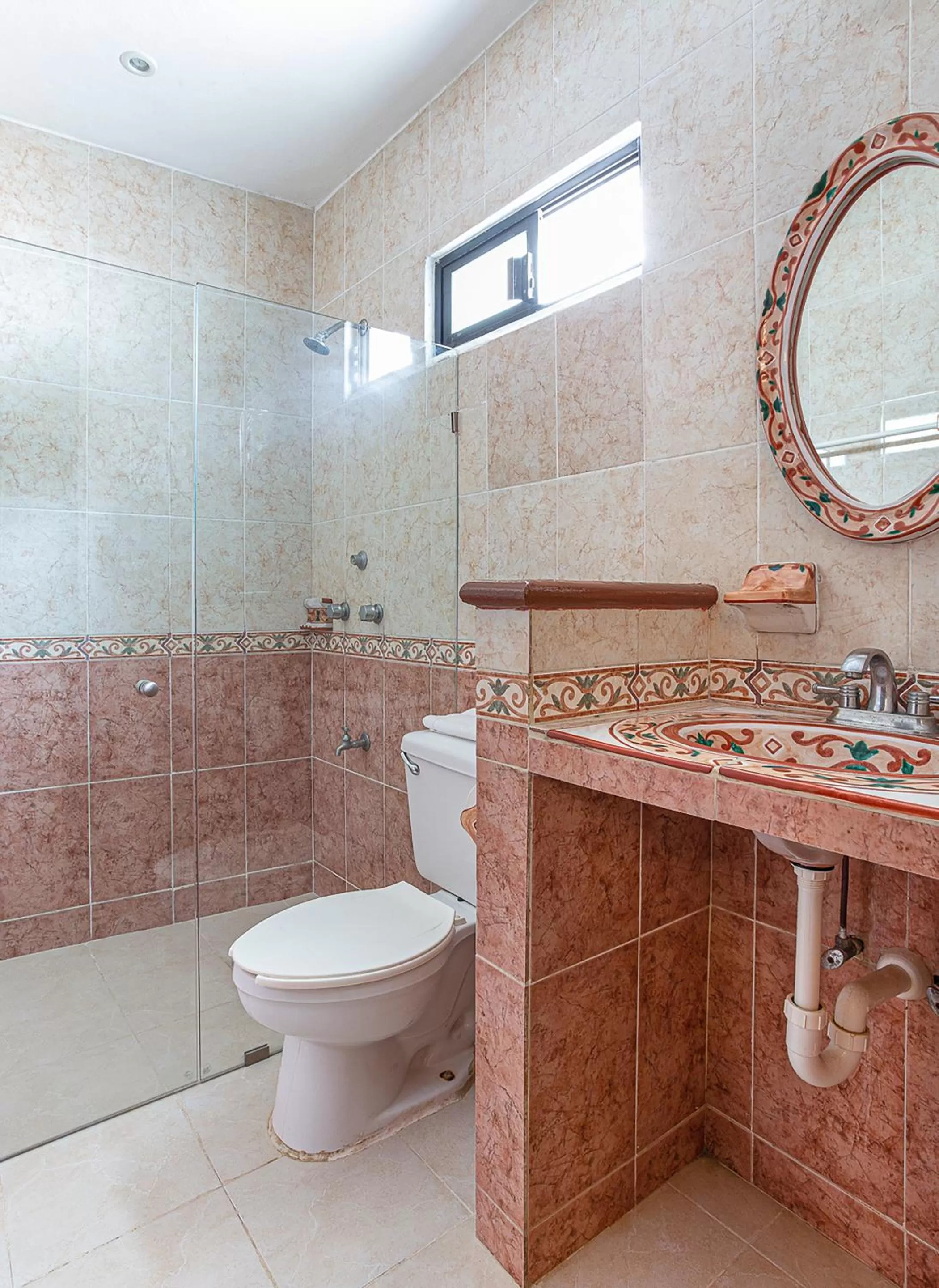 Shower in La Aurora Hotel Colonial