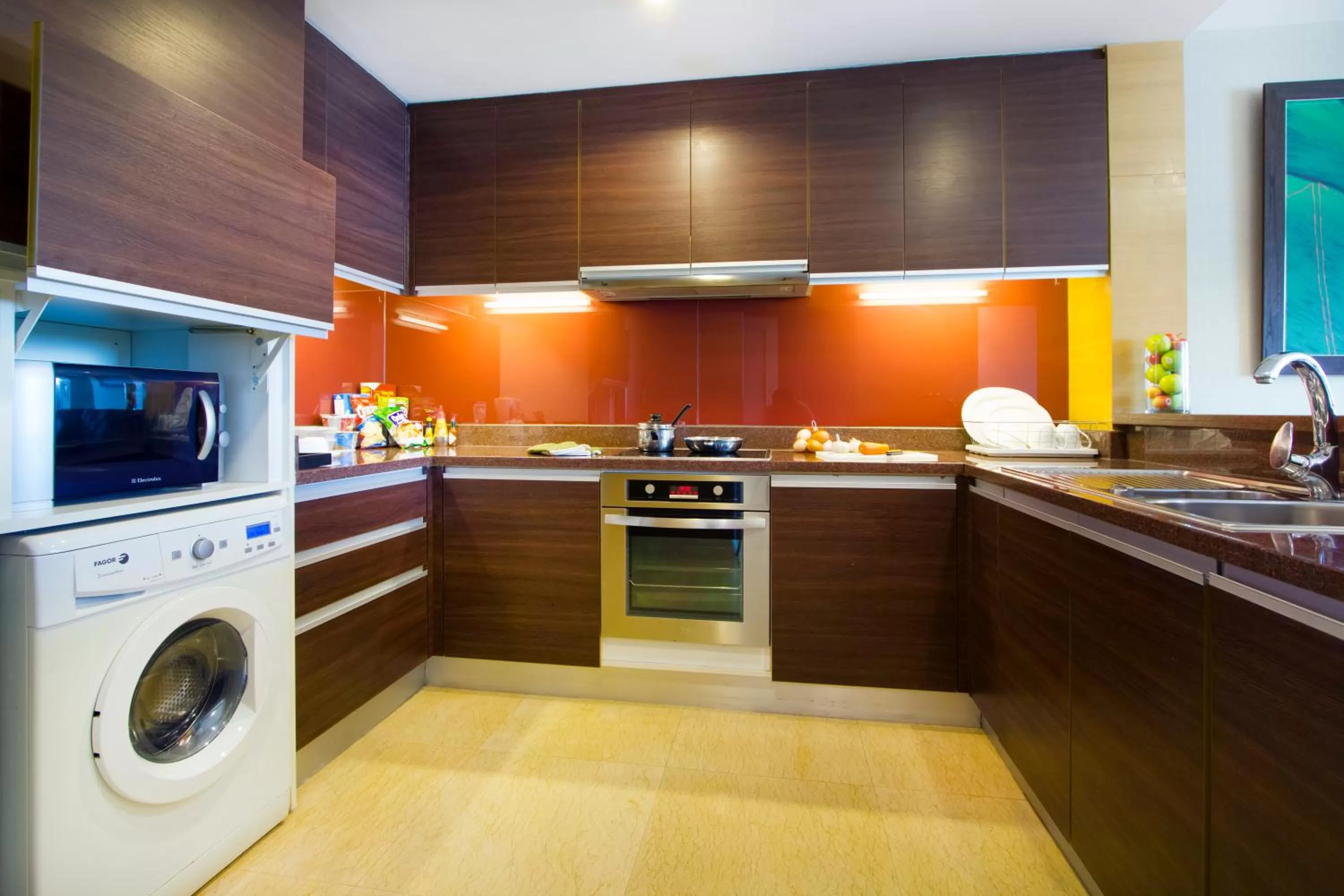 Kitchen or kitchenette in Urbana Sathorn Hotel, Bangkok