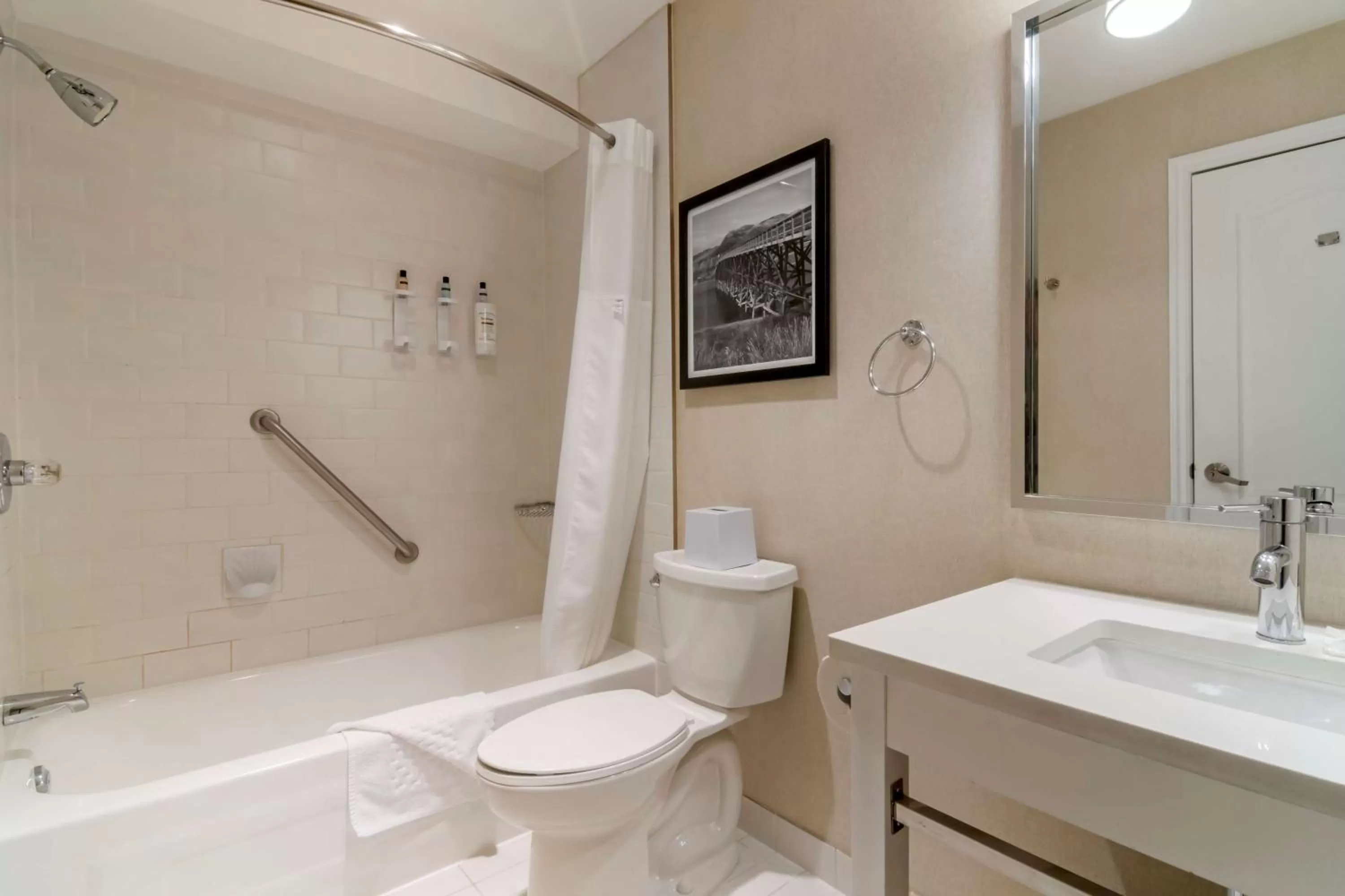 Bathroom in Best Western Premier Aberdeen Kamloops