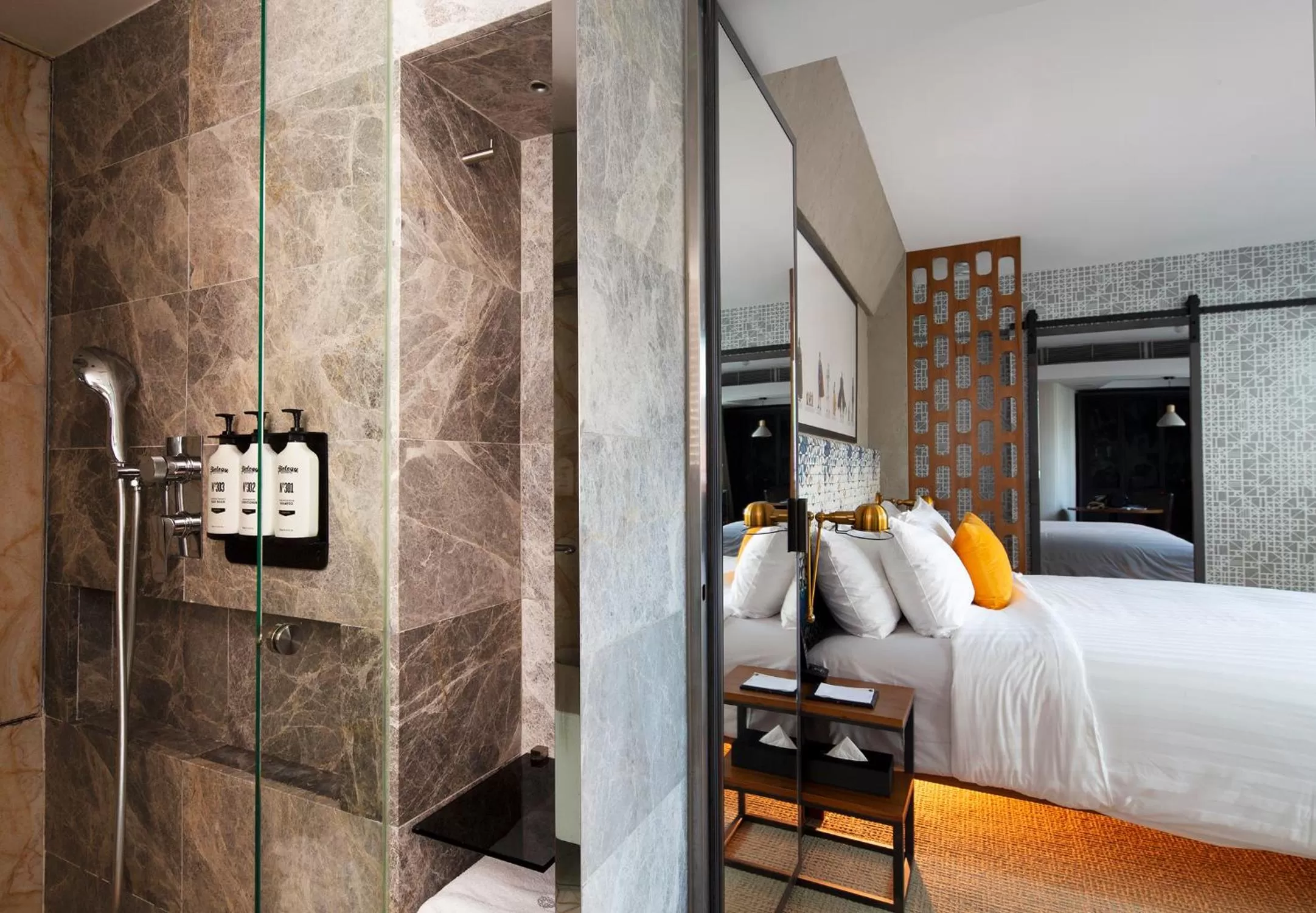 Photo of the whole room, Bed in Ovolo Central