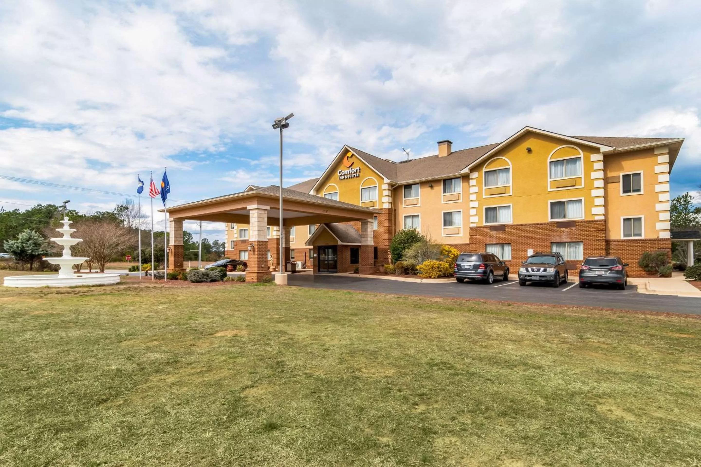 Property building in Comfort Inn & Suites South Hill I-85