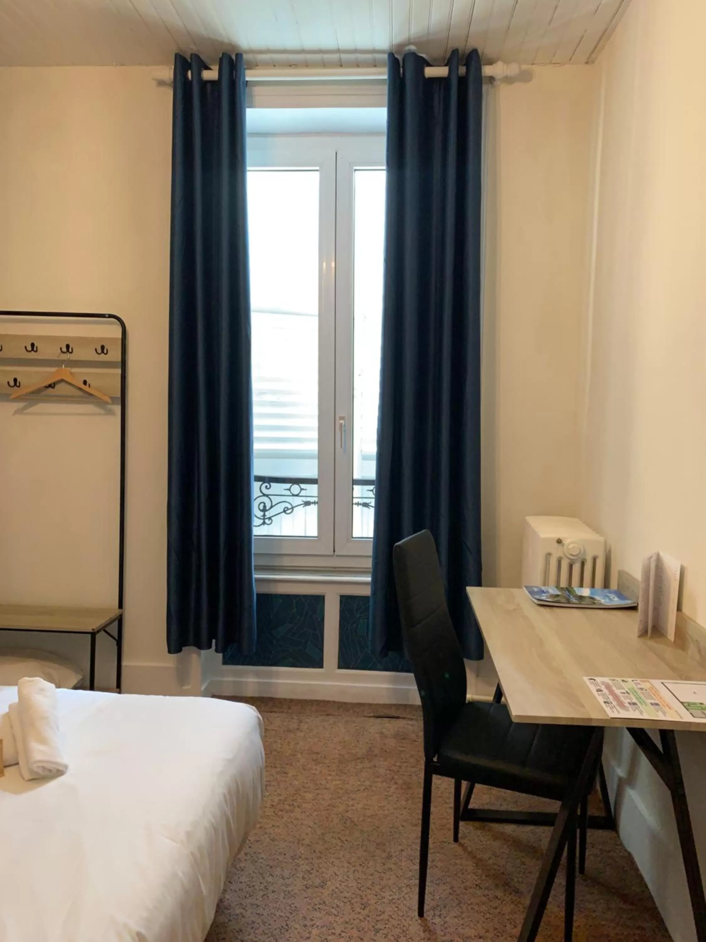 Bedroom in Hôtel & Restaurant Le Patio VICHY