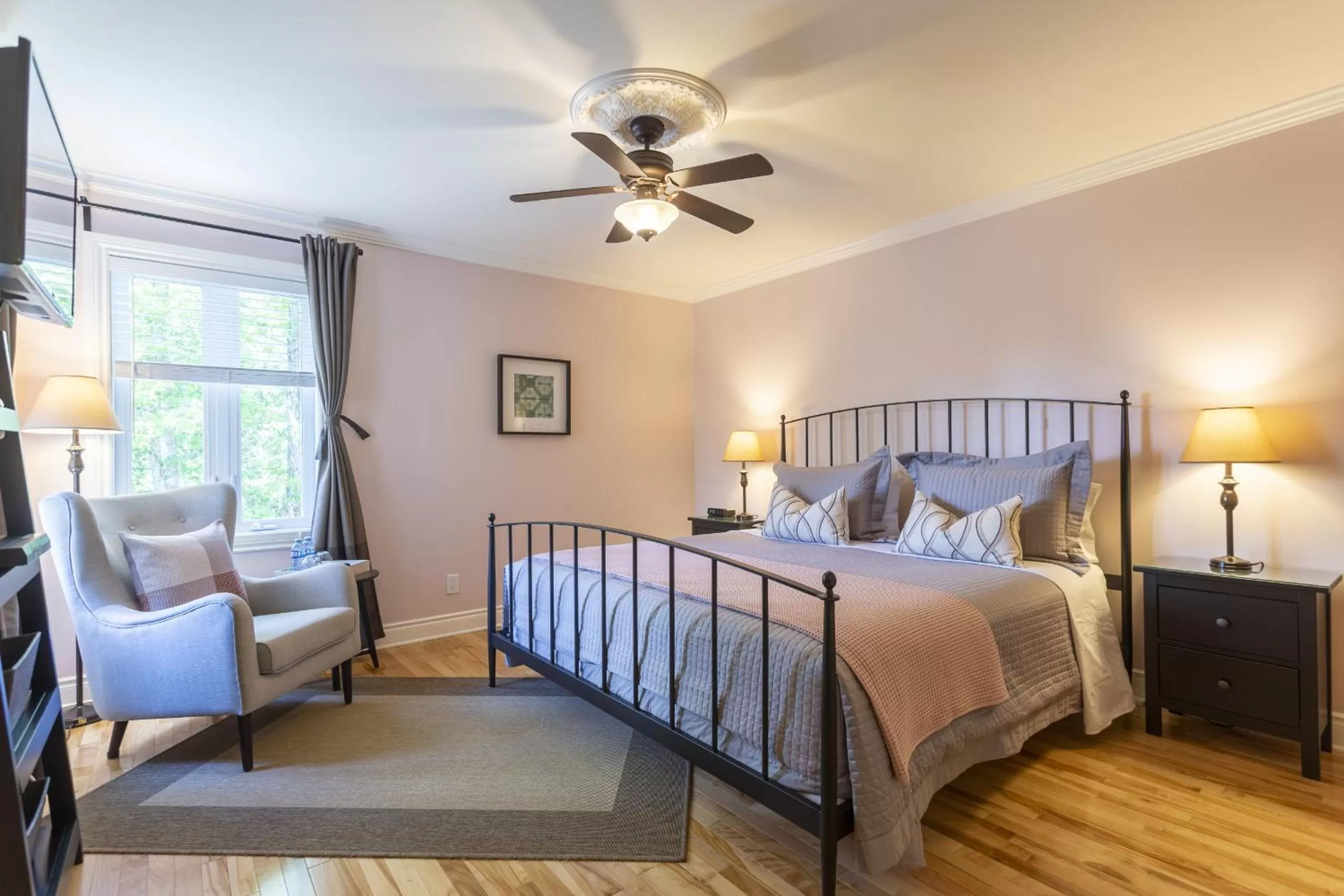 Bedroom, Bed in Les Dames du Lac