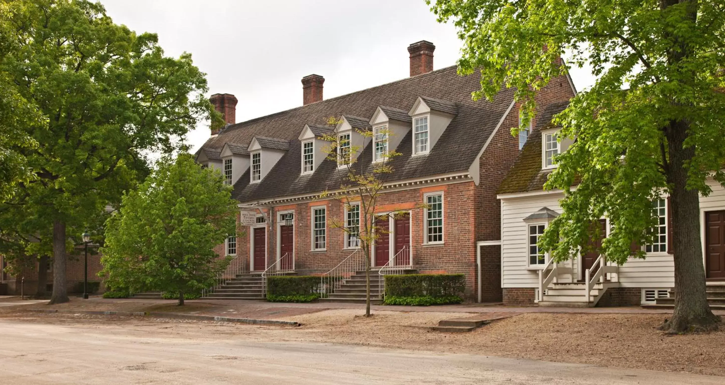 Colonial Houses, an official Colonial Williamsburg Hotel Colonial Houses, an official Colonial Williamsburg Hotel