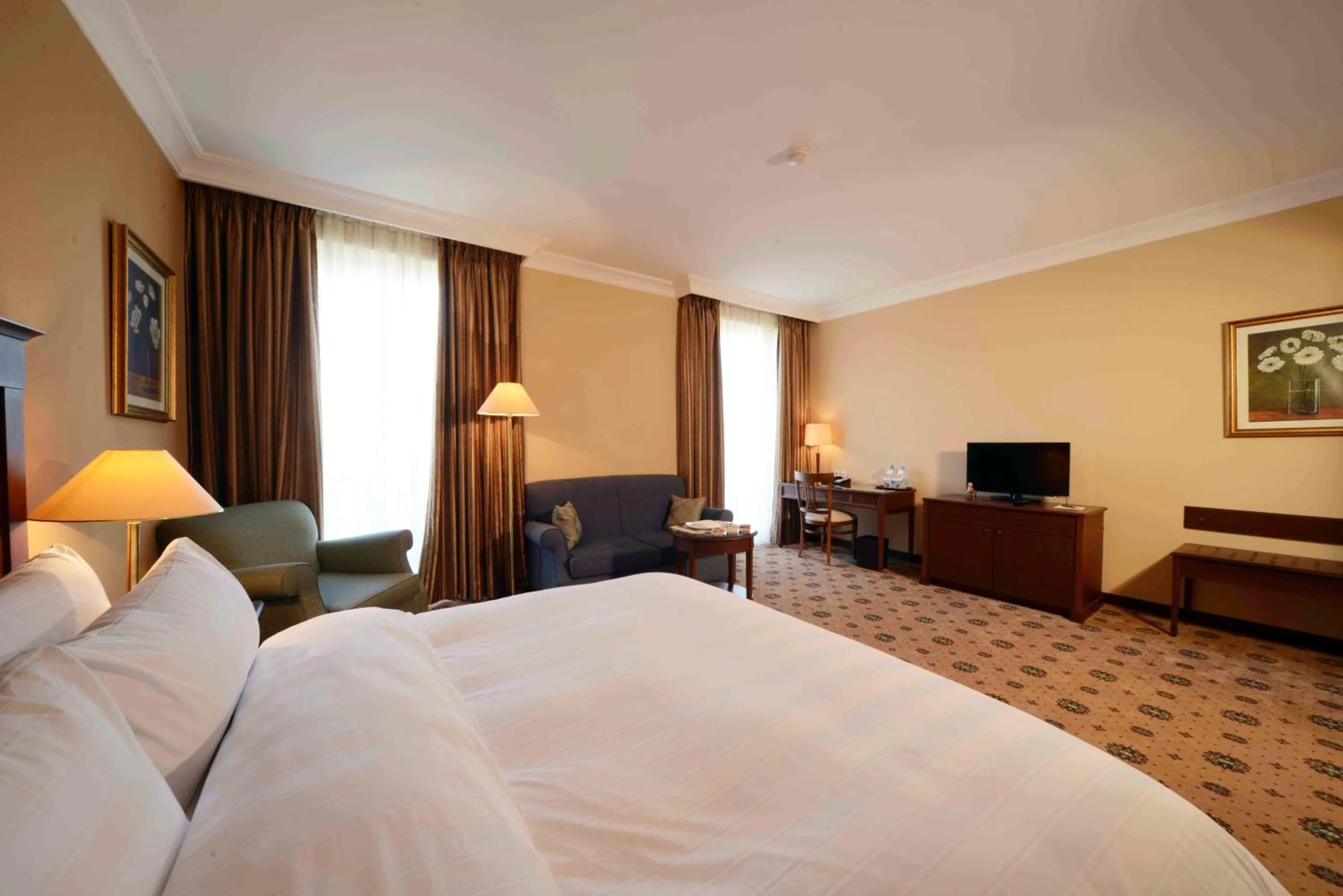 Bedroom, Bed in LOTTE City Hotels Tashkent Palace