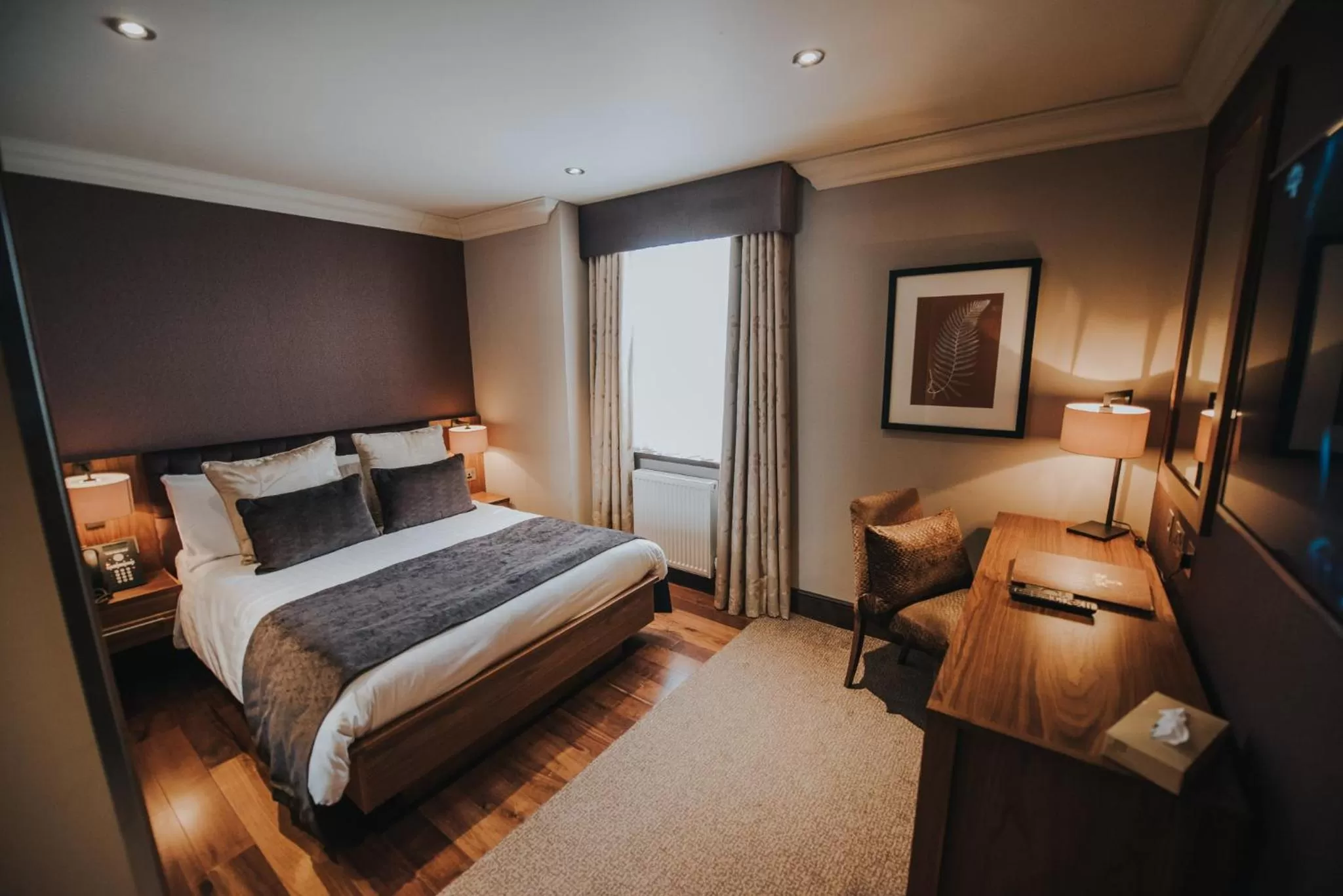 Bedroom, Bed in Busby Hotel