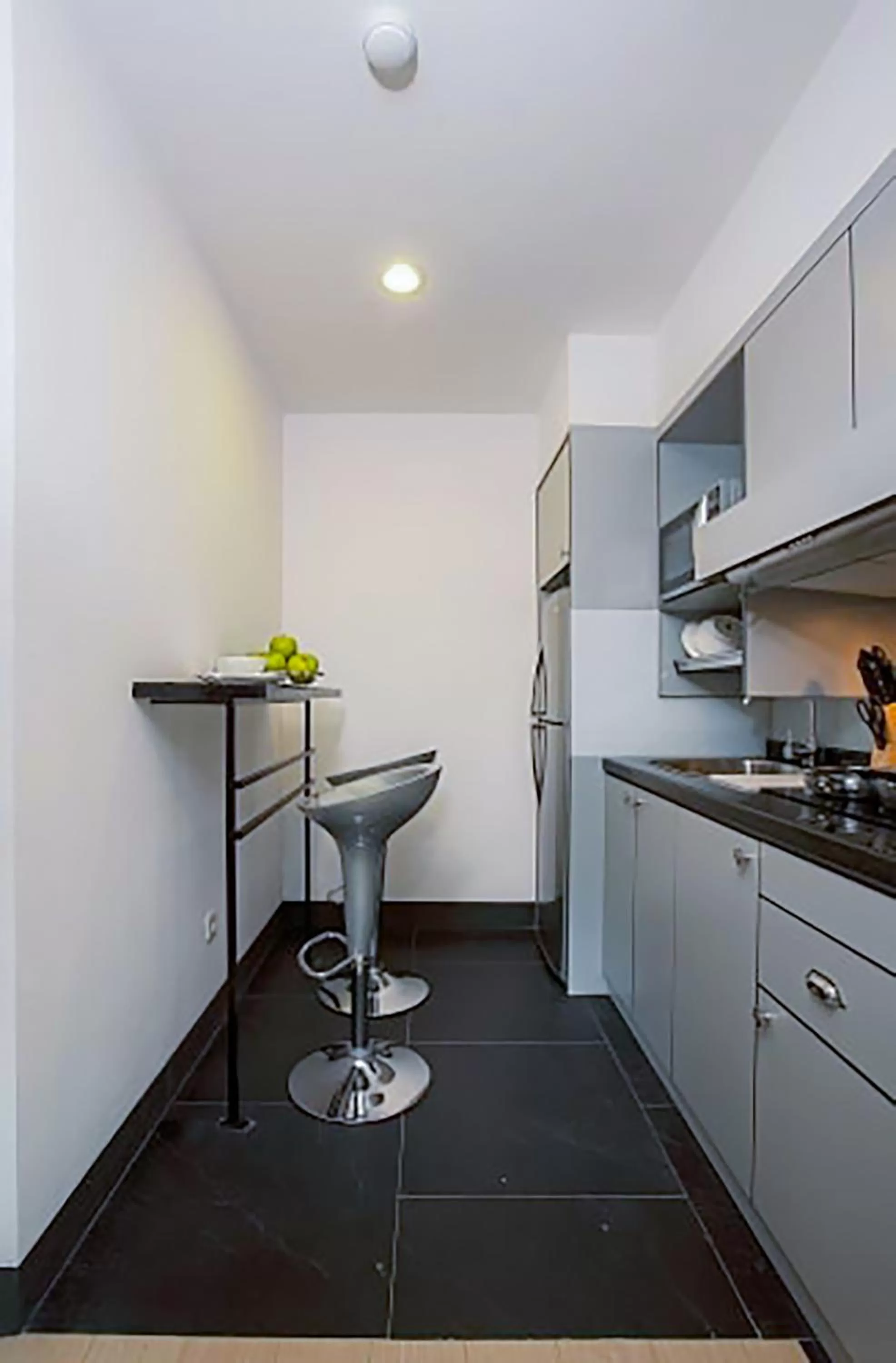 kitchen in Lemansion Senopati