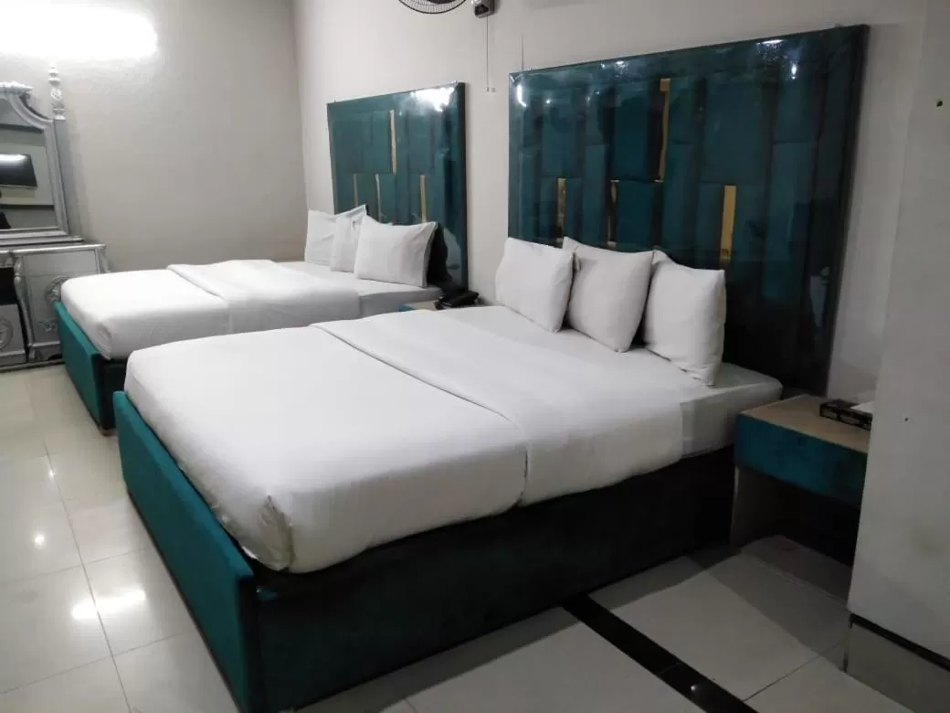 Bed in Hotel Grace inn